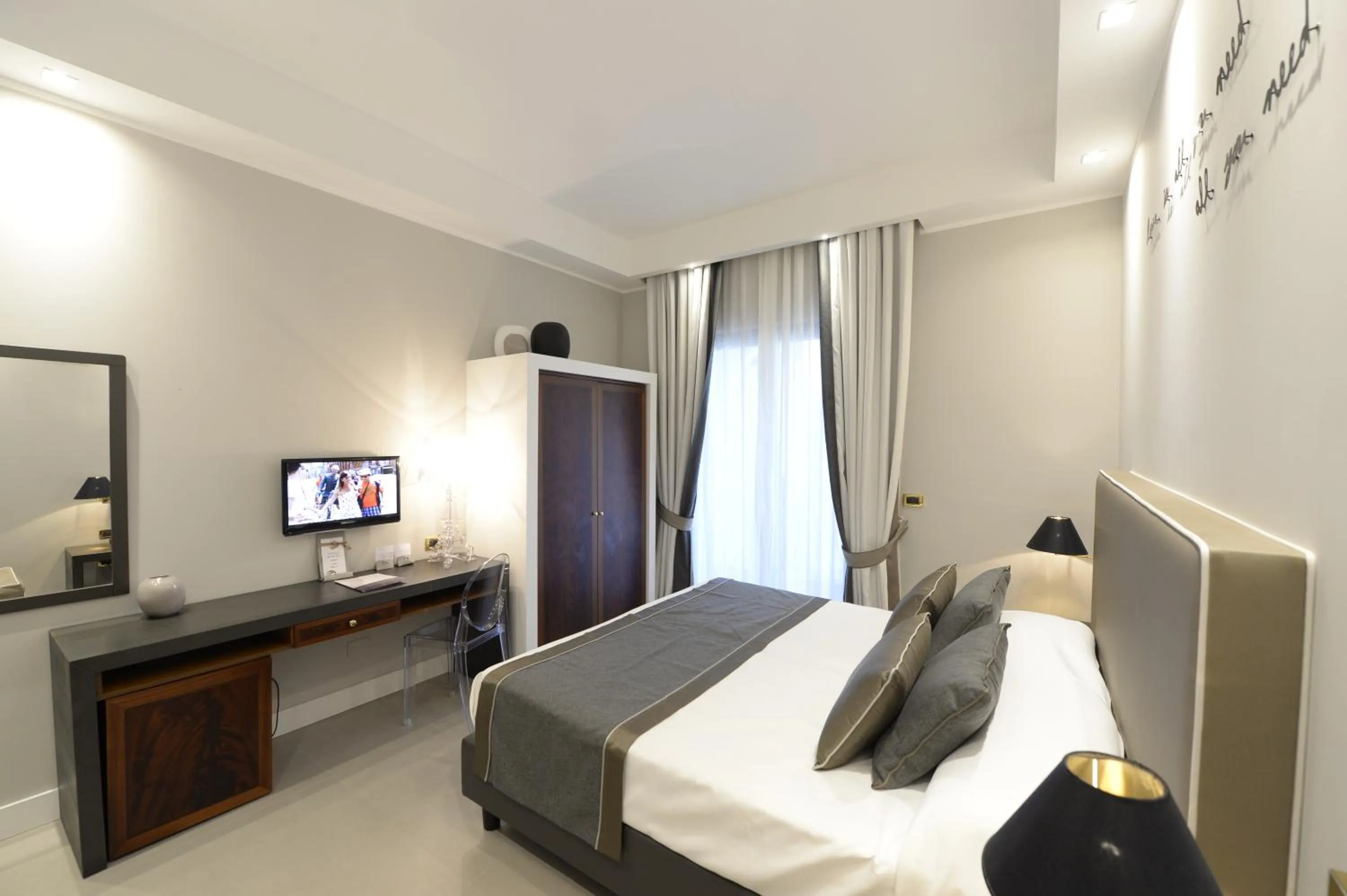 Communal lounge/ TV room, Bed in Hotel Cerere