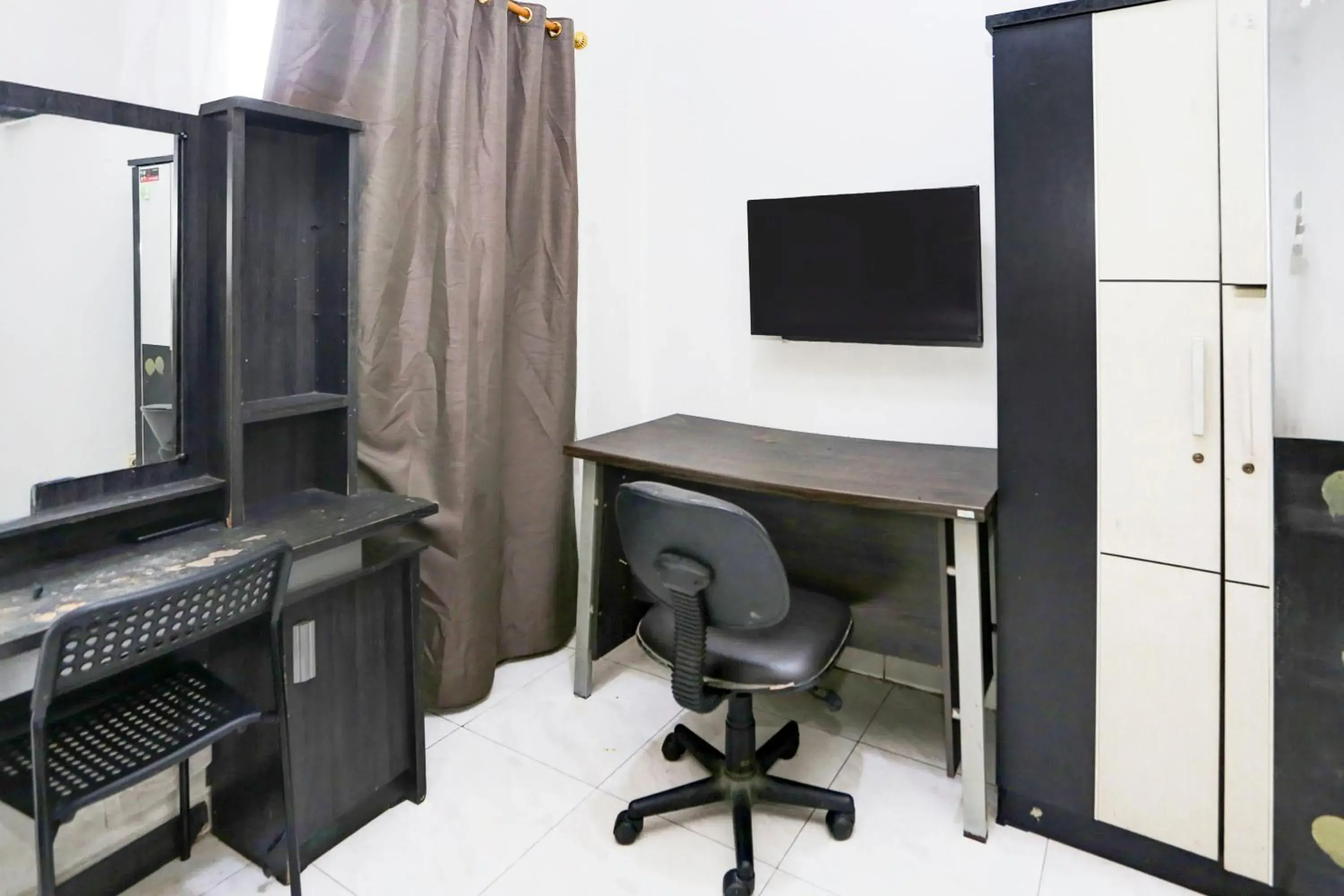 Bedroom in Collection O Tangerang Near Garuda Training Center Bedroom in Collection O Tangerang Near Garuda Training Center