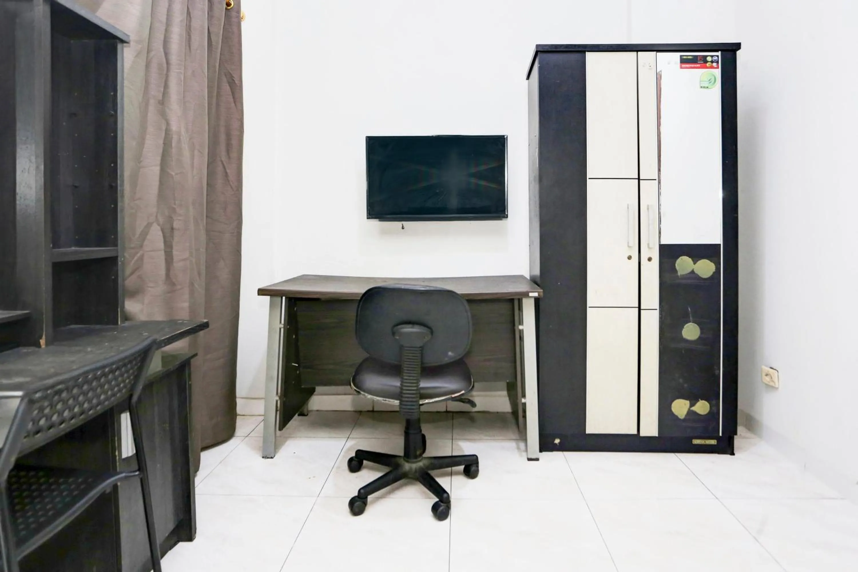 Bedroom in Collection O Tangerang Near Garuda Training Center