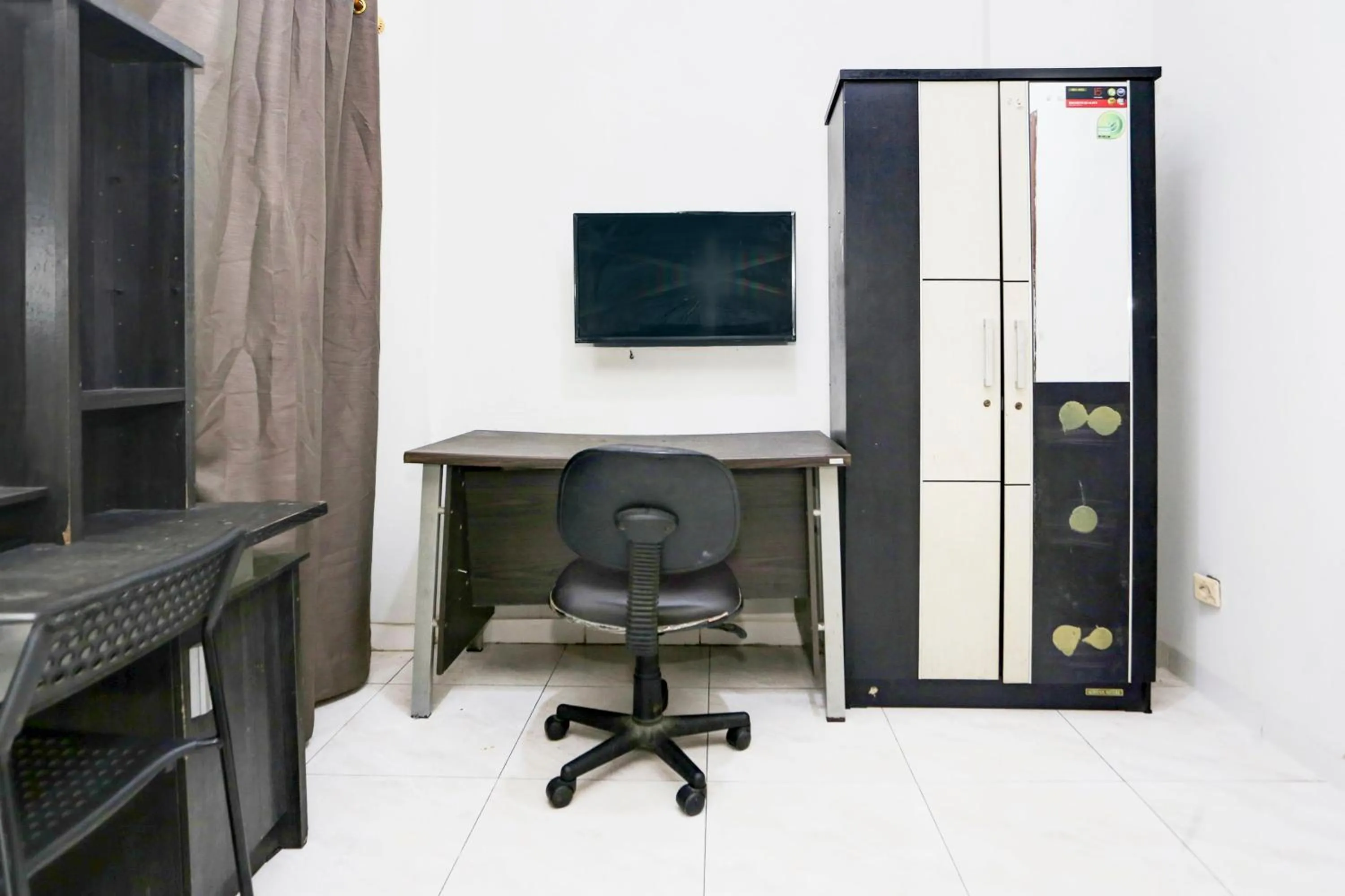 Bedroom in Collection O Tangerang Near Garuda Training Center