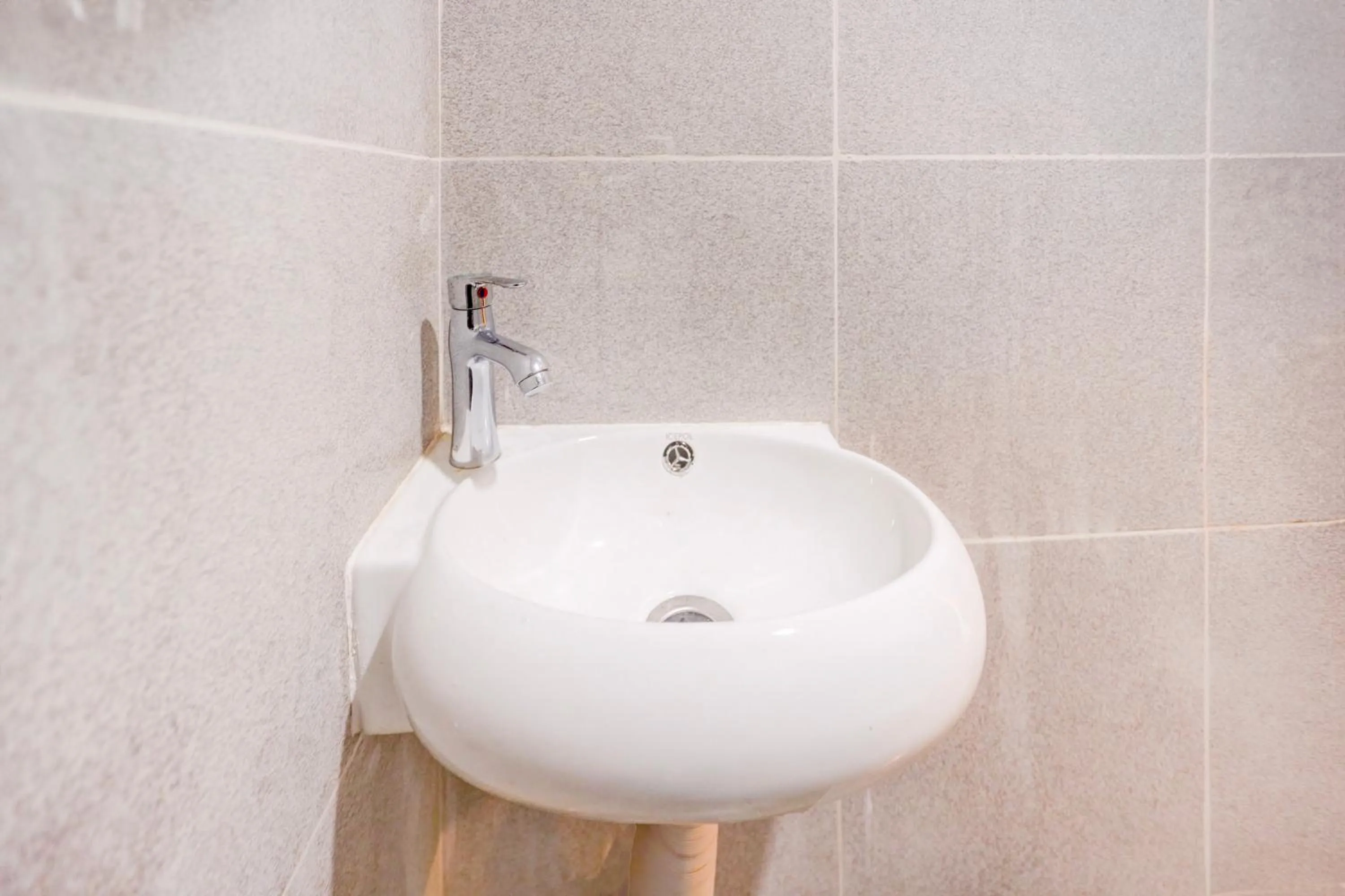 Bathroom in Collection O Nagoya Near Nagoya Hill Mall Formerly Sedago Inn