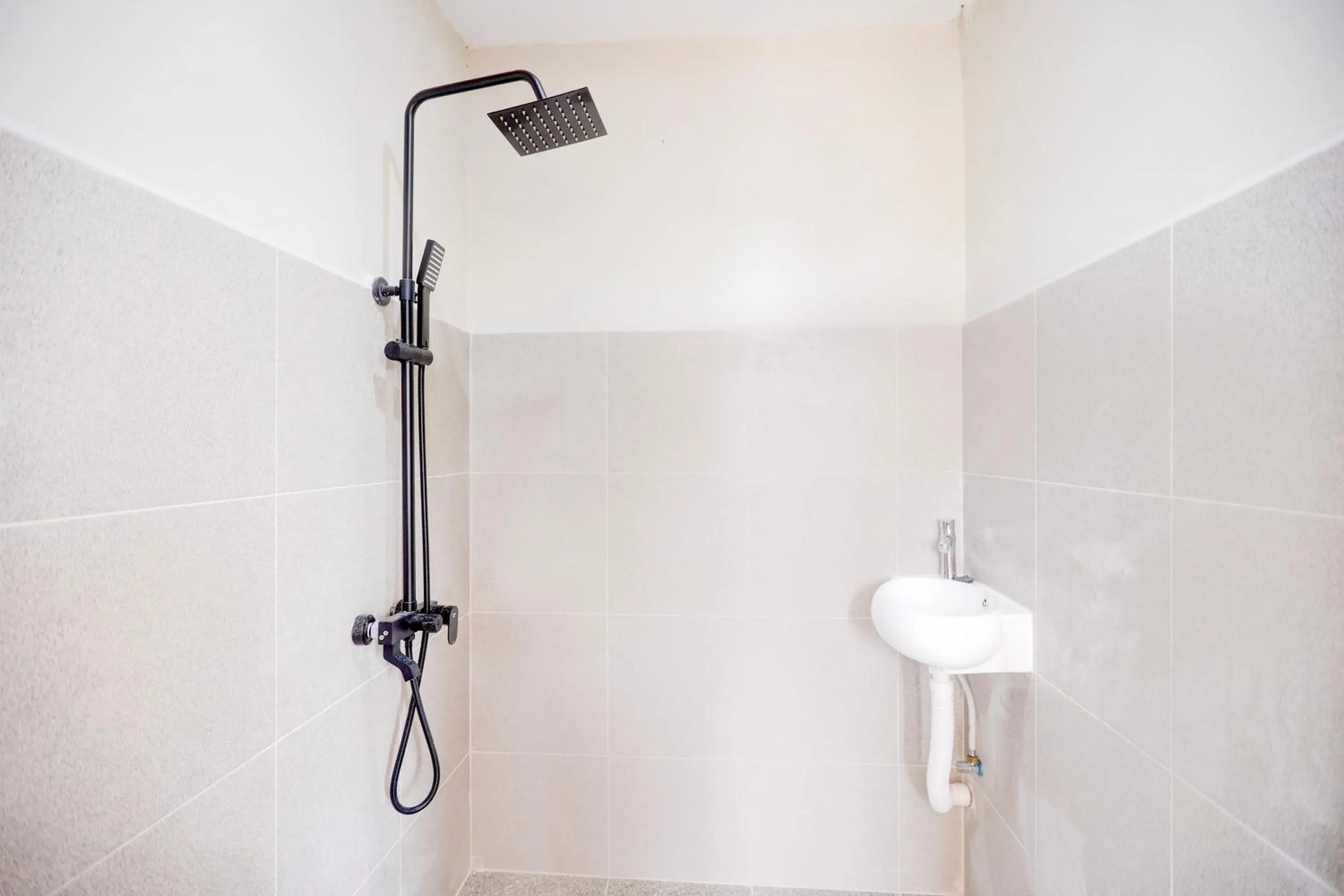 Bathroom in Collection O Nagoya Near Nagoya Hill Mall Formerly Sedago Inn