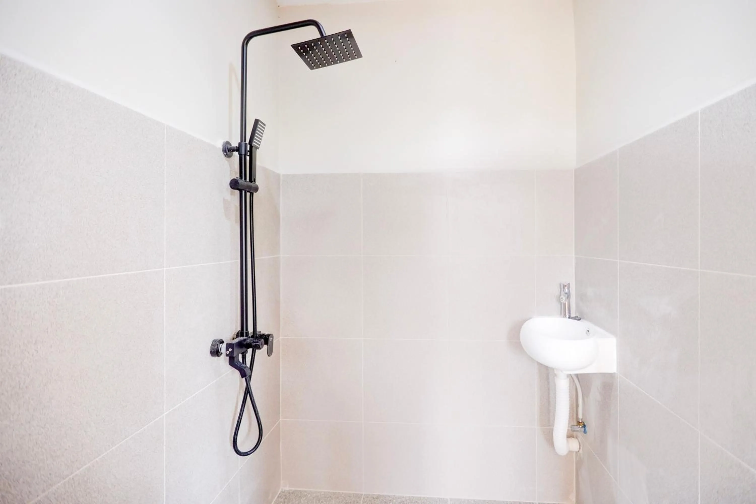 Bathroom in Collection O Nagoya Near Nagoya Hill Mall Formerly Sedago Inn