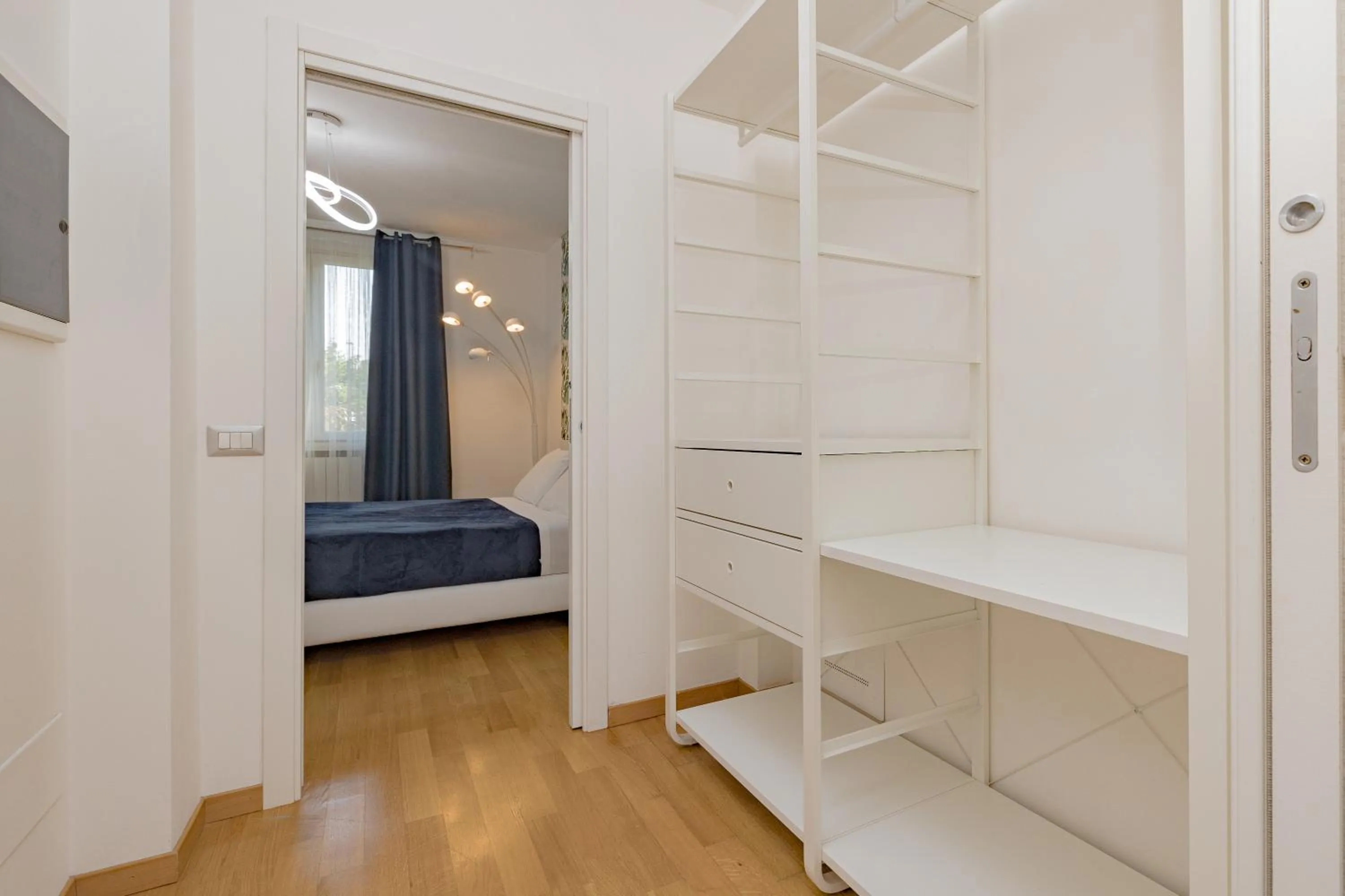 wardrobe, Bed in B&B Villa Milano by Rhospitality it