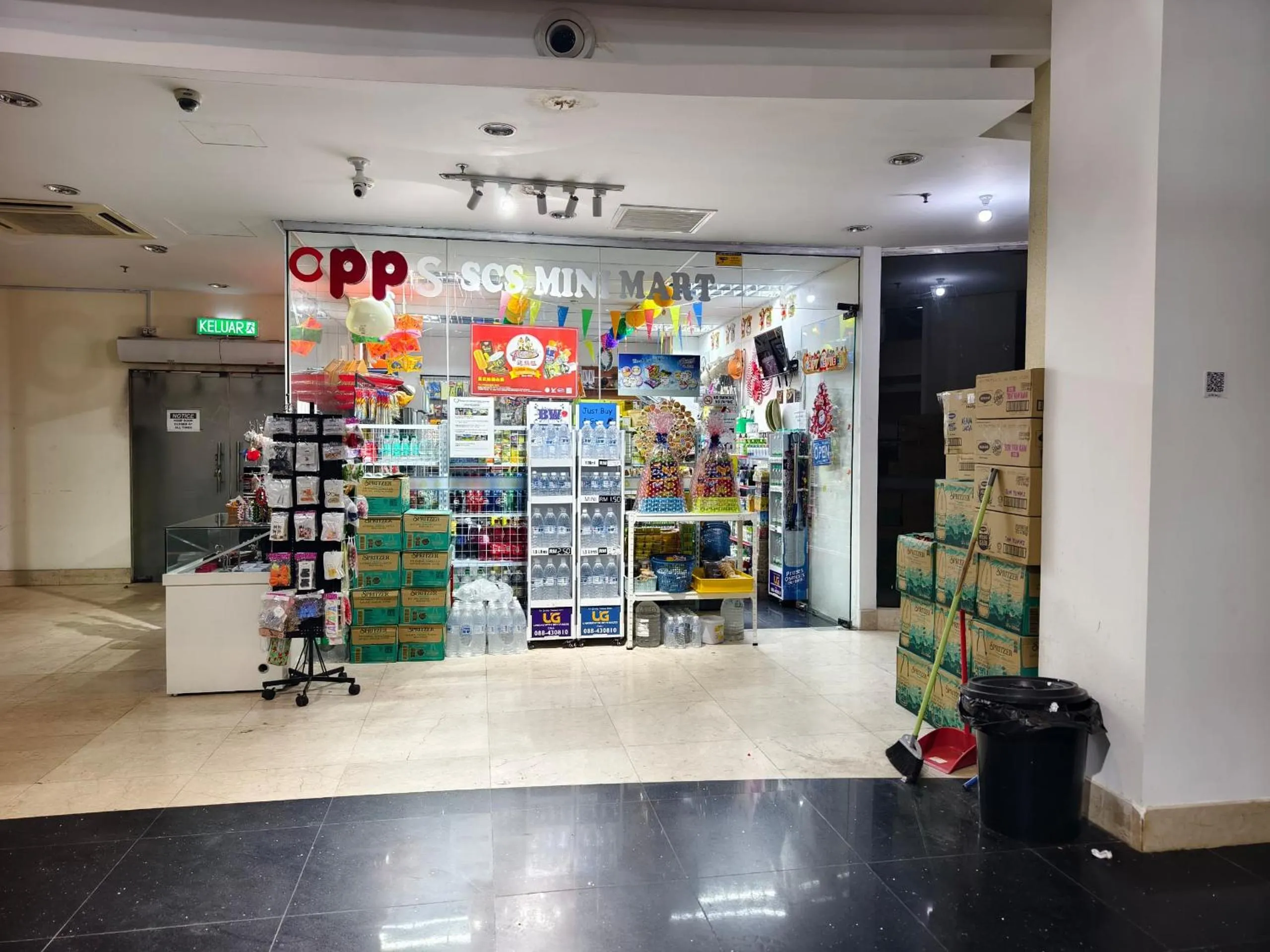 On-site shops in South China Sea Place by Kinabina Homestay