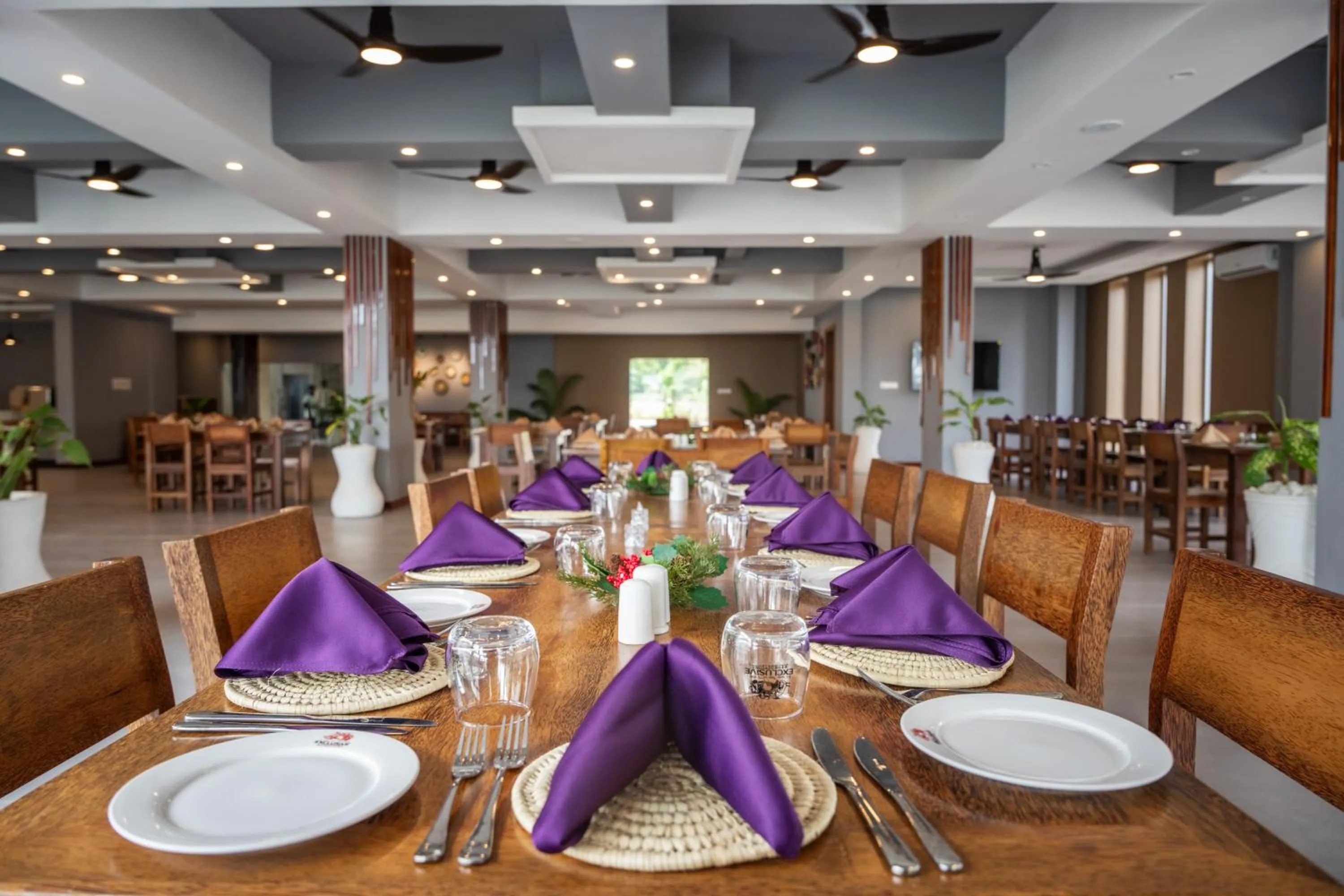 Restaurant/places to eat in Blue Ocean Resort & Residences