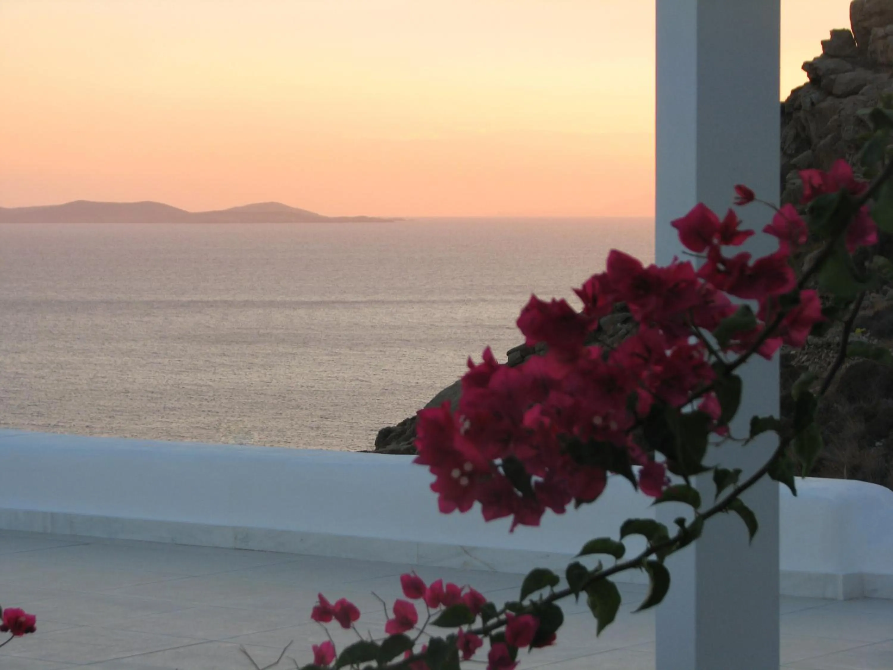 Area and facilities in Adikri Villas & Suites