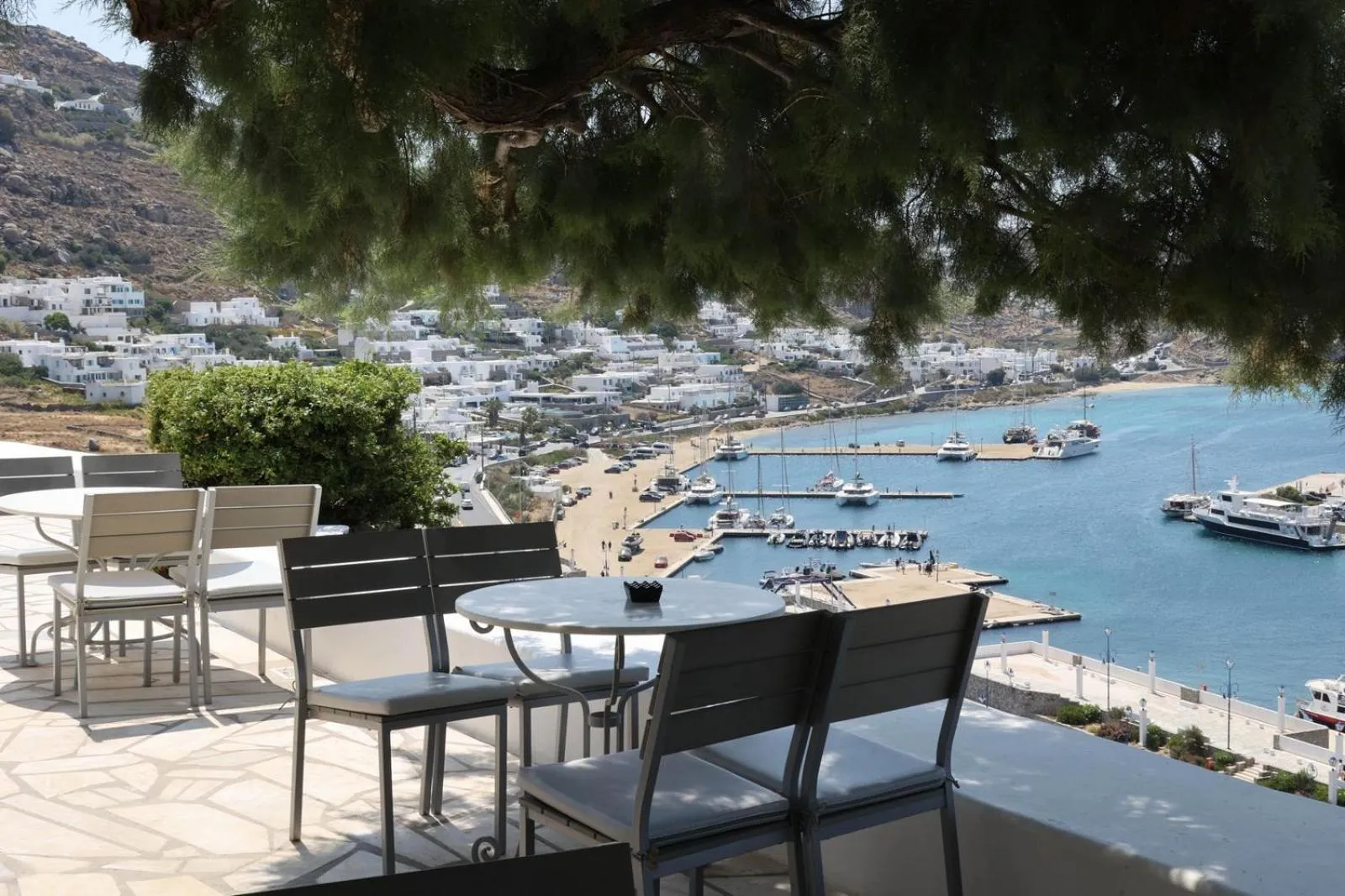 Restaurant/places to eat in Adikri Villas & Suites