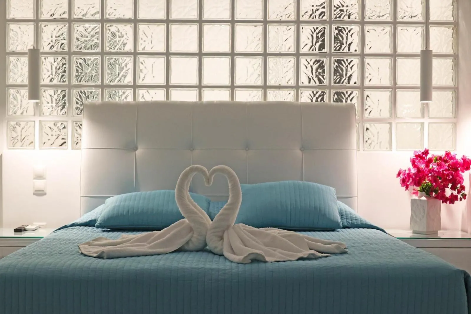 Bed in Adikri Villas & Suites
