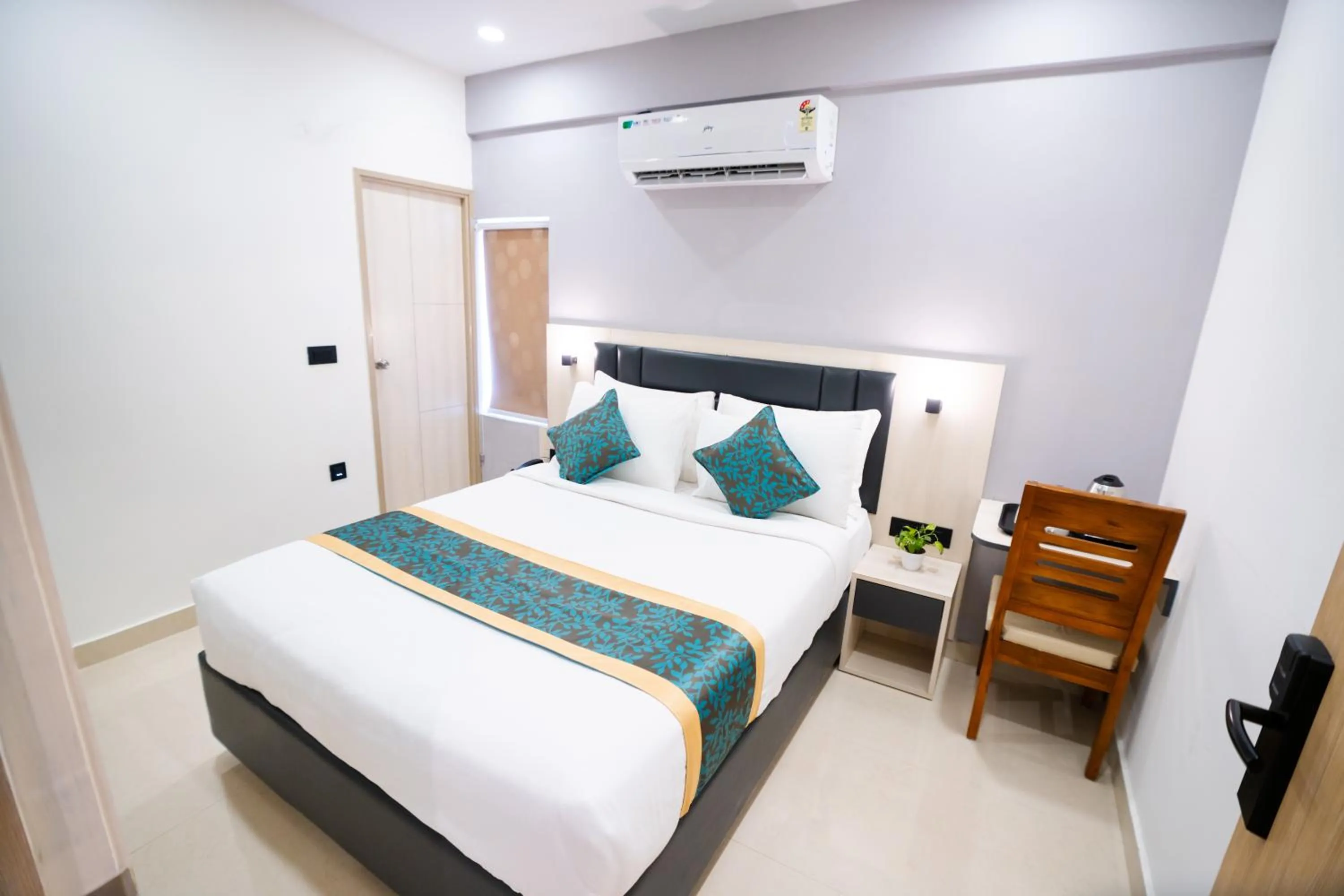 Photo of the whole room, Bed in Sunrise Business Hotel, S R Nagar - Ameerpet