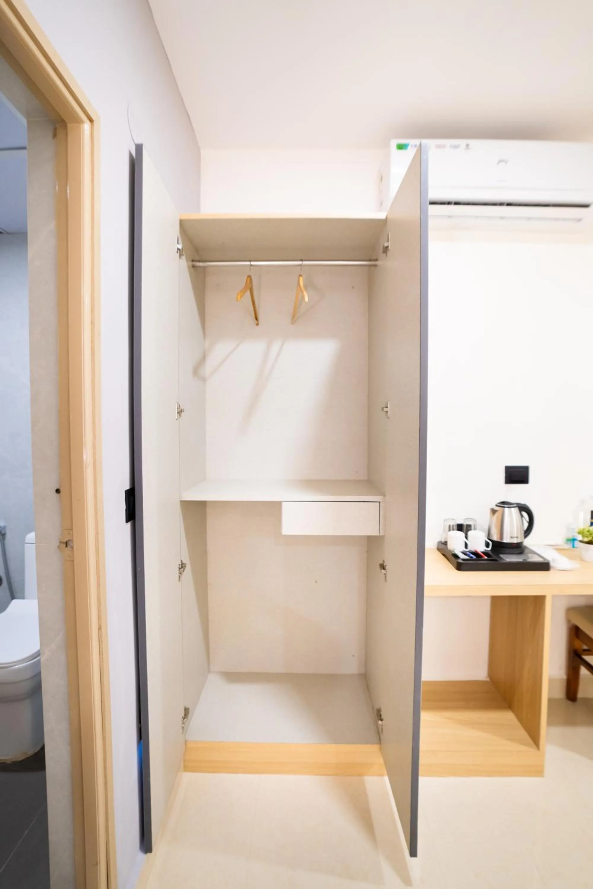 wardrobe, Bed in Sunrise Business Hotel, S R Nagar - Ameerpet