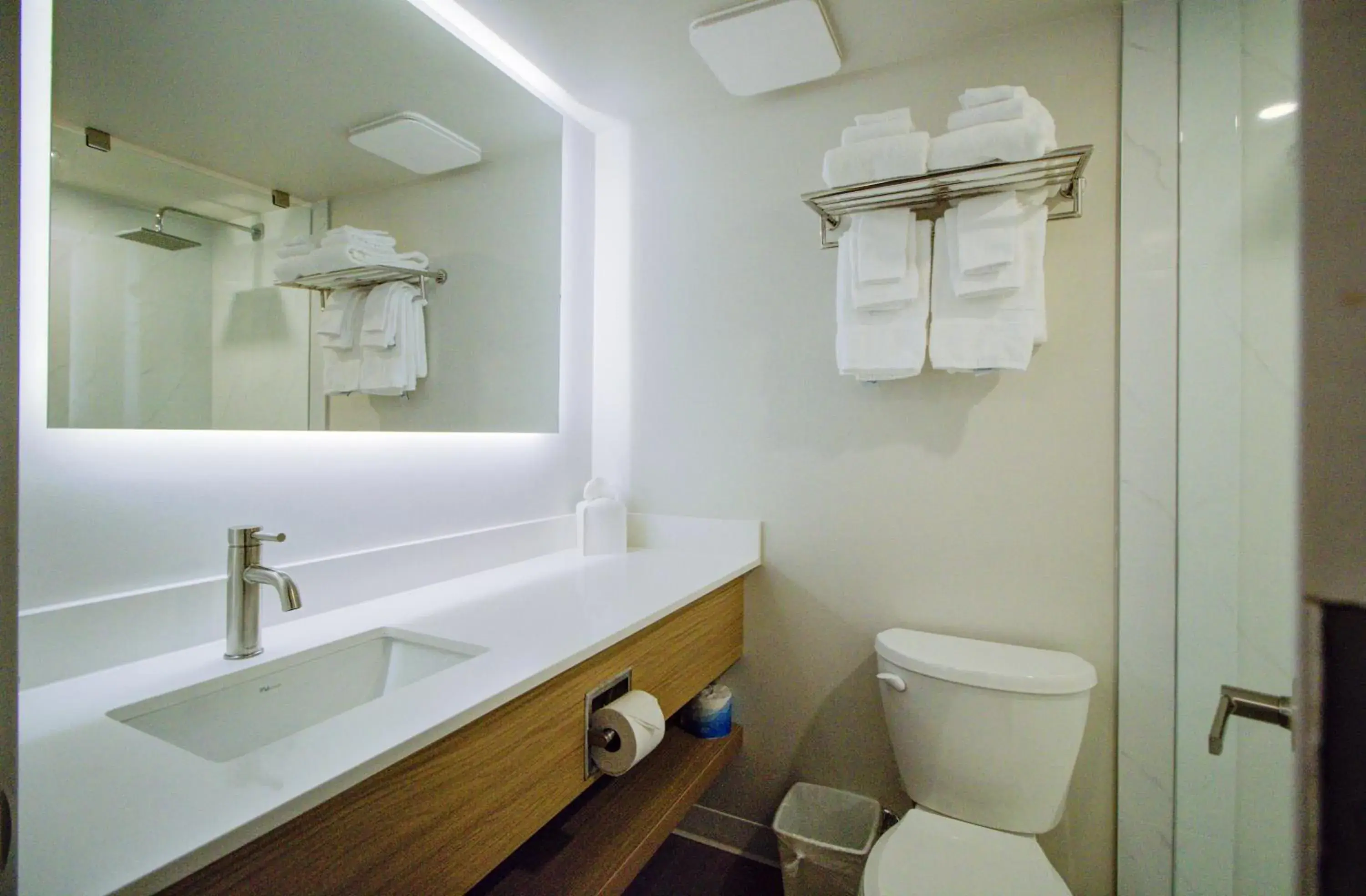 Queen Room with Two Queen Beds - Non-Smoking in Baymont by Wyndham Gold River Queen Room with Two Queen Beds - Non-Smoking in Baymont by Wyndham Gold River