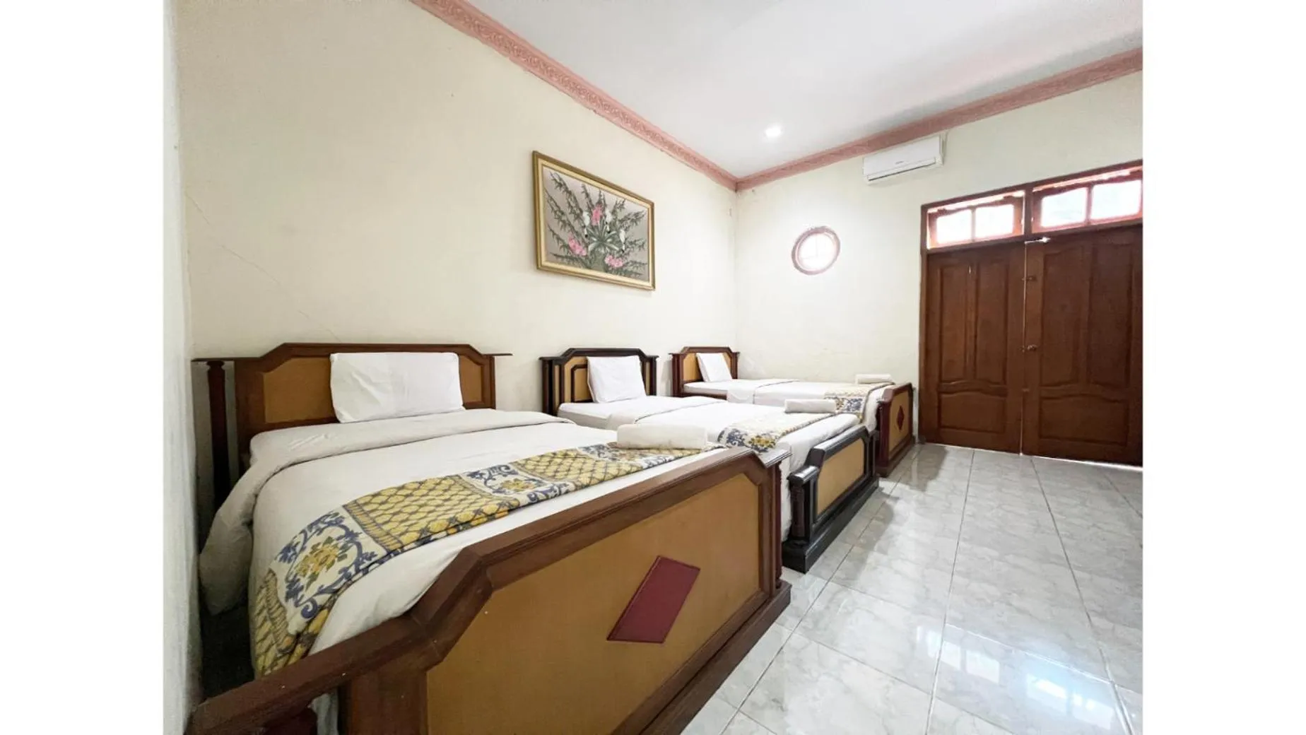 Bedroom, Bed in PLUM Hotel Palereman Batu