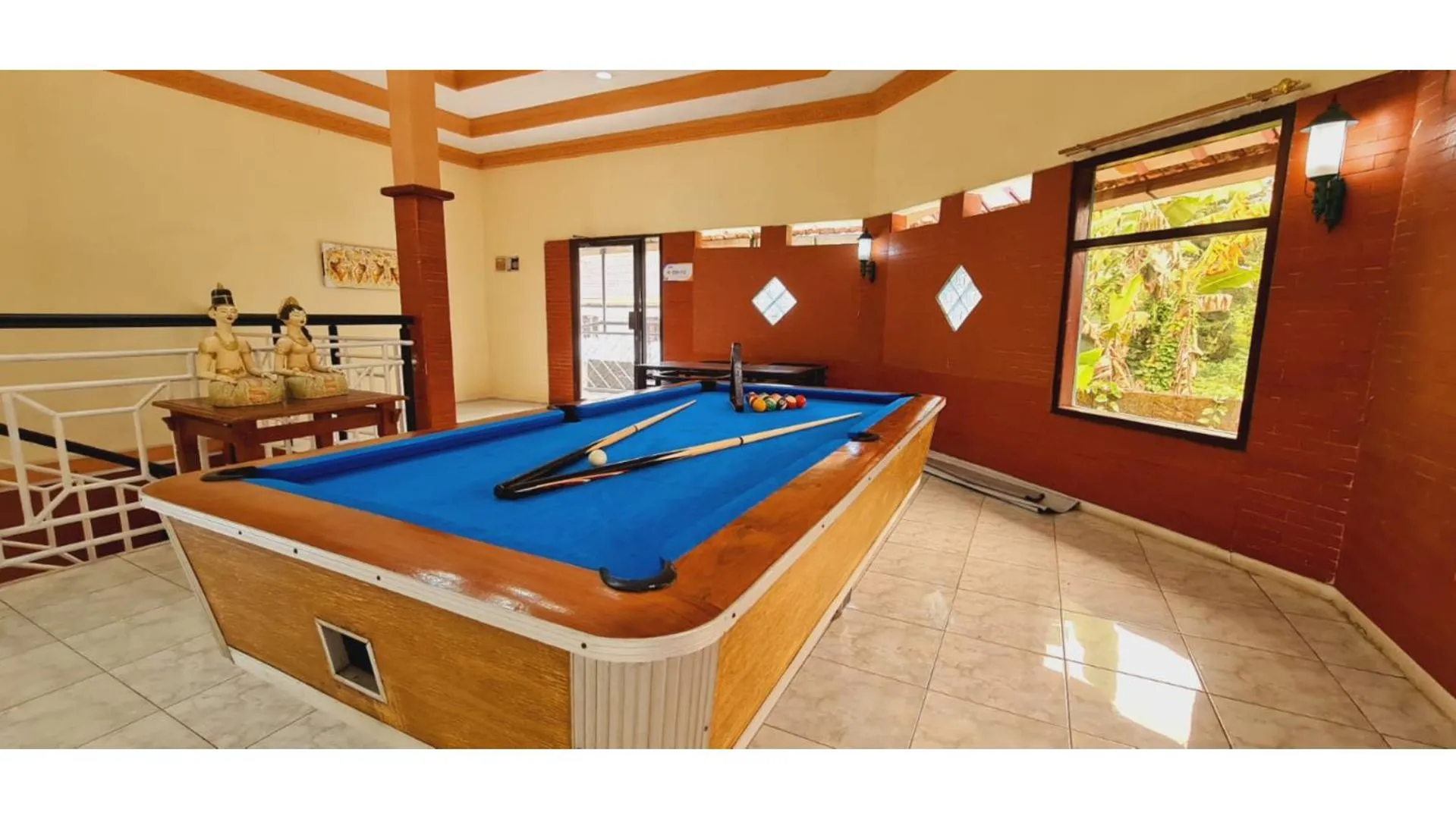 Billiard in PLUM Hotel Palereman Batu