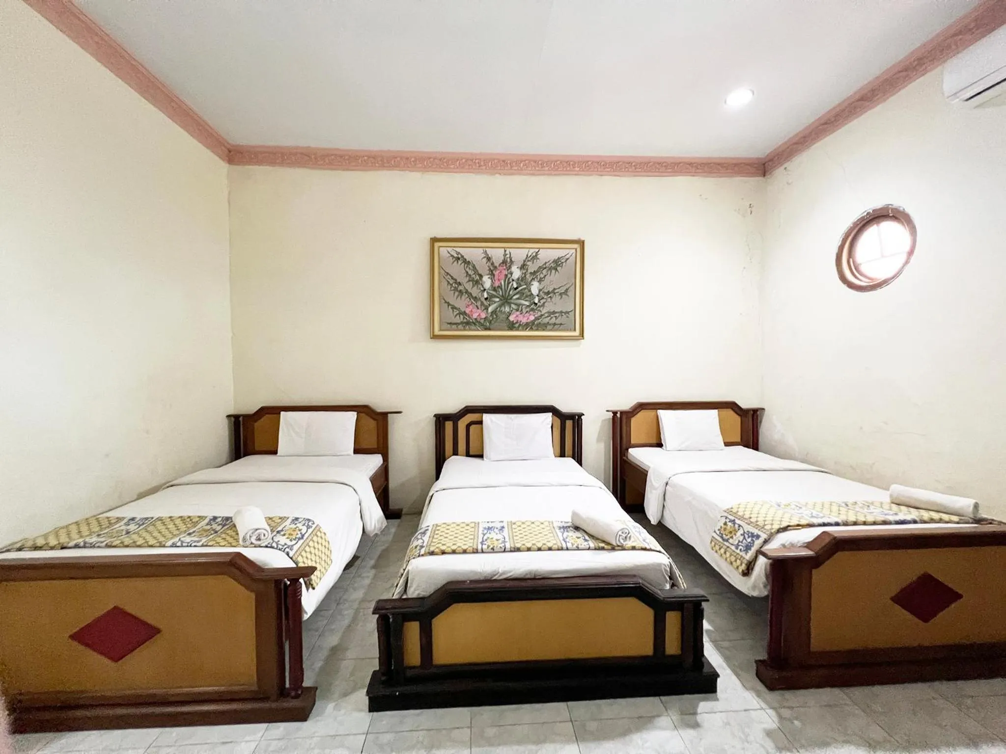 Superior Family Room in PLUM Hotel Palereman Batu