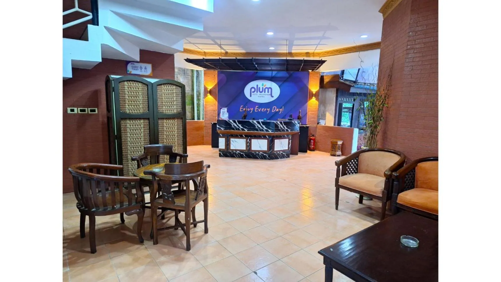 Lobby or reception in PLUM Hotel Palereman Batu