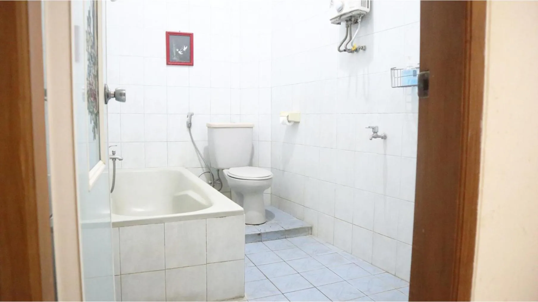 Bathroom in PLUM Hotel Palereman Batu