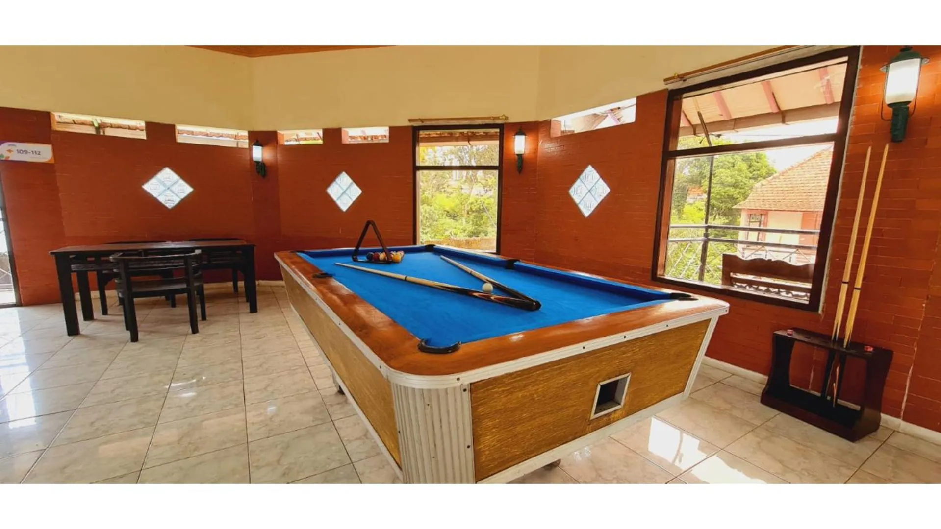 Billiard in PLUM Hotel Palereman Batu