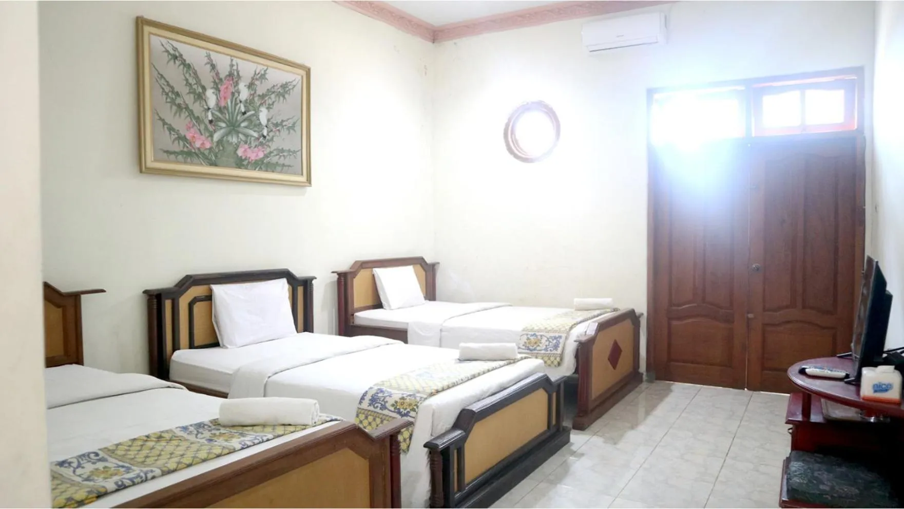 Bedroom, Bed in PLUM Hotel Palereman Batu