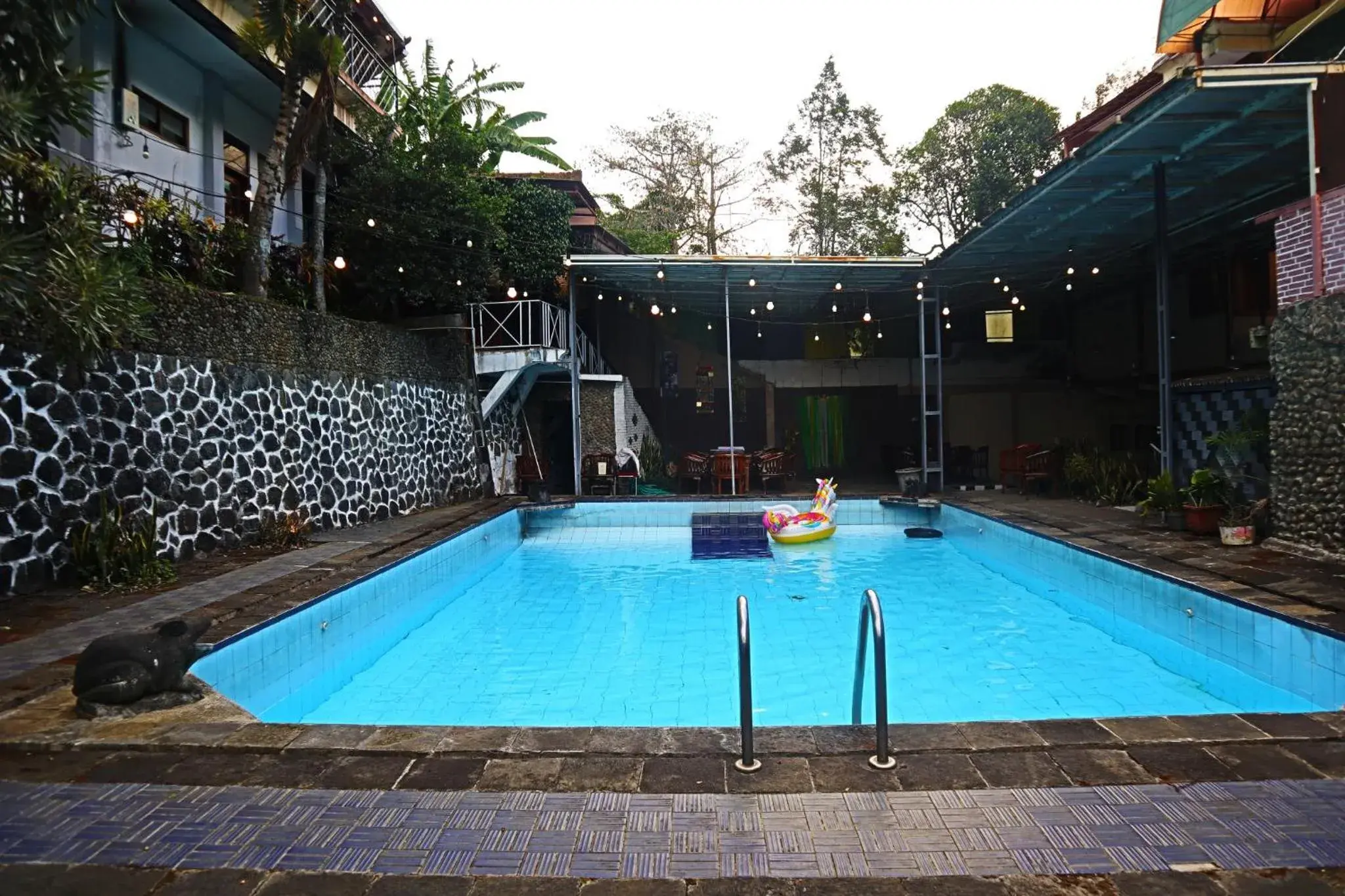 Swimming pool in PLUM Hotel Palereman Batu Swimming pool in PLUM Hotel Palereman Batu