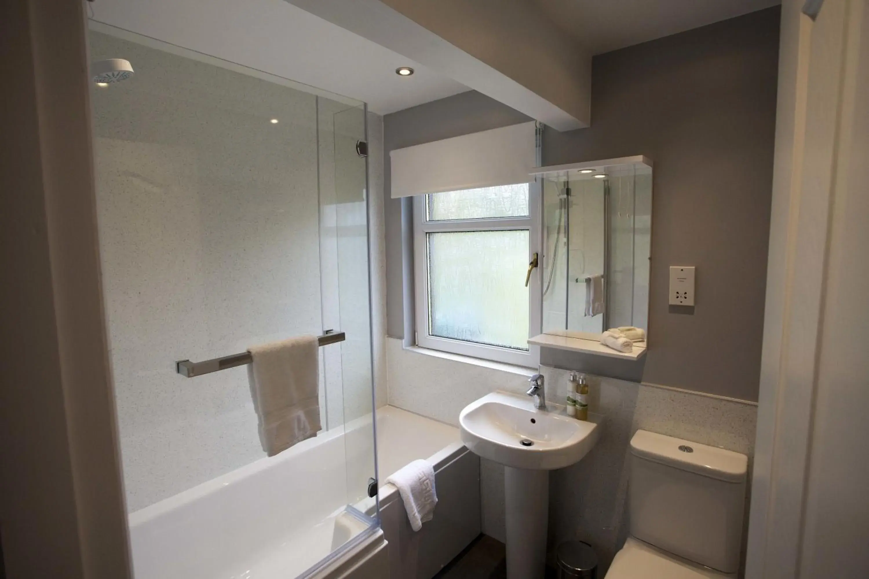 Family Room with Bathroom in The Corries B&B Family Room with Bathroom in The Corries B&B