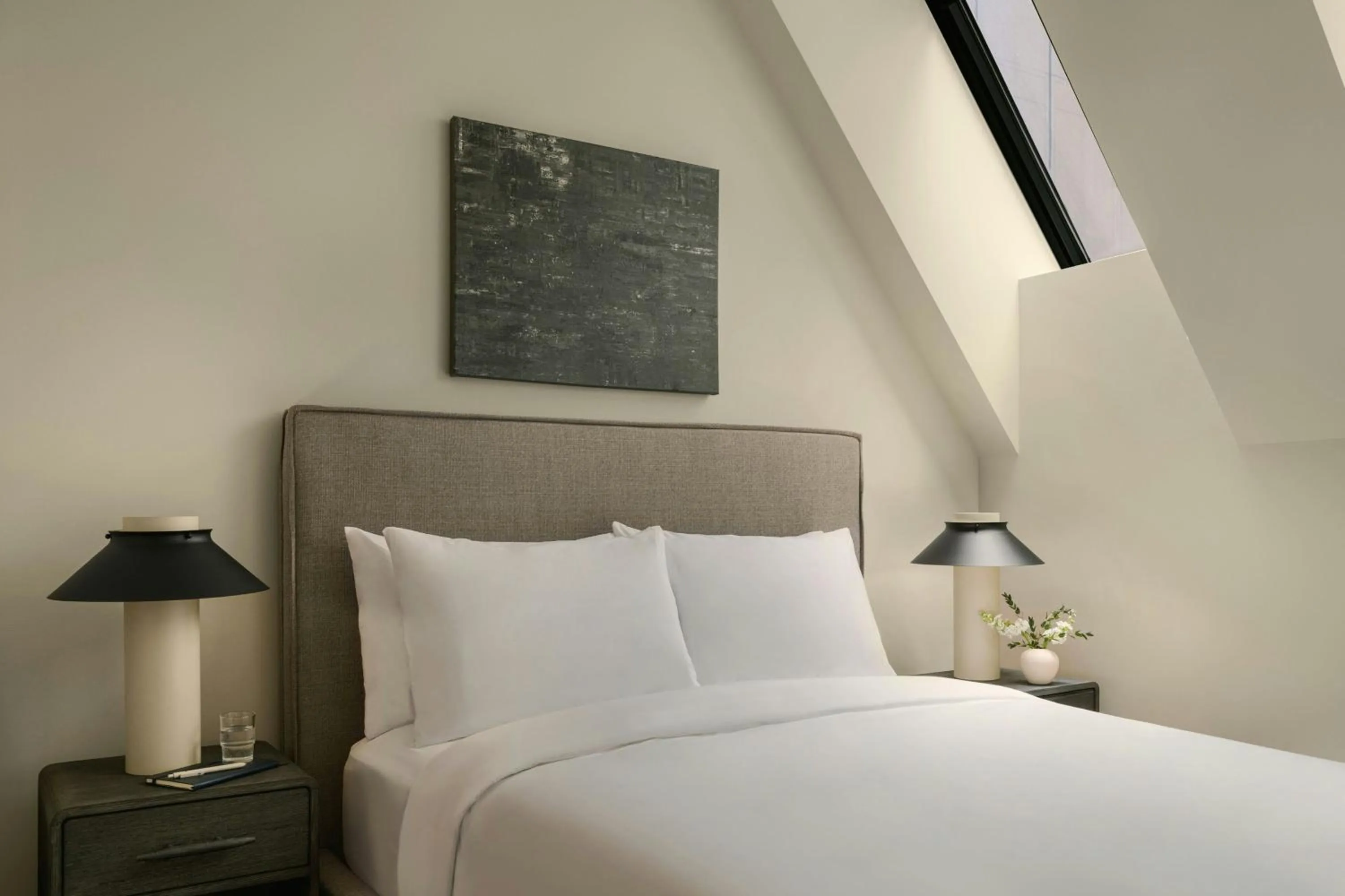 Bedroom, Bed in Sonder by Marriott Bonvoy Onterie Apartments Magnificent Mile