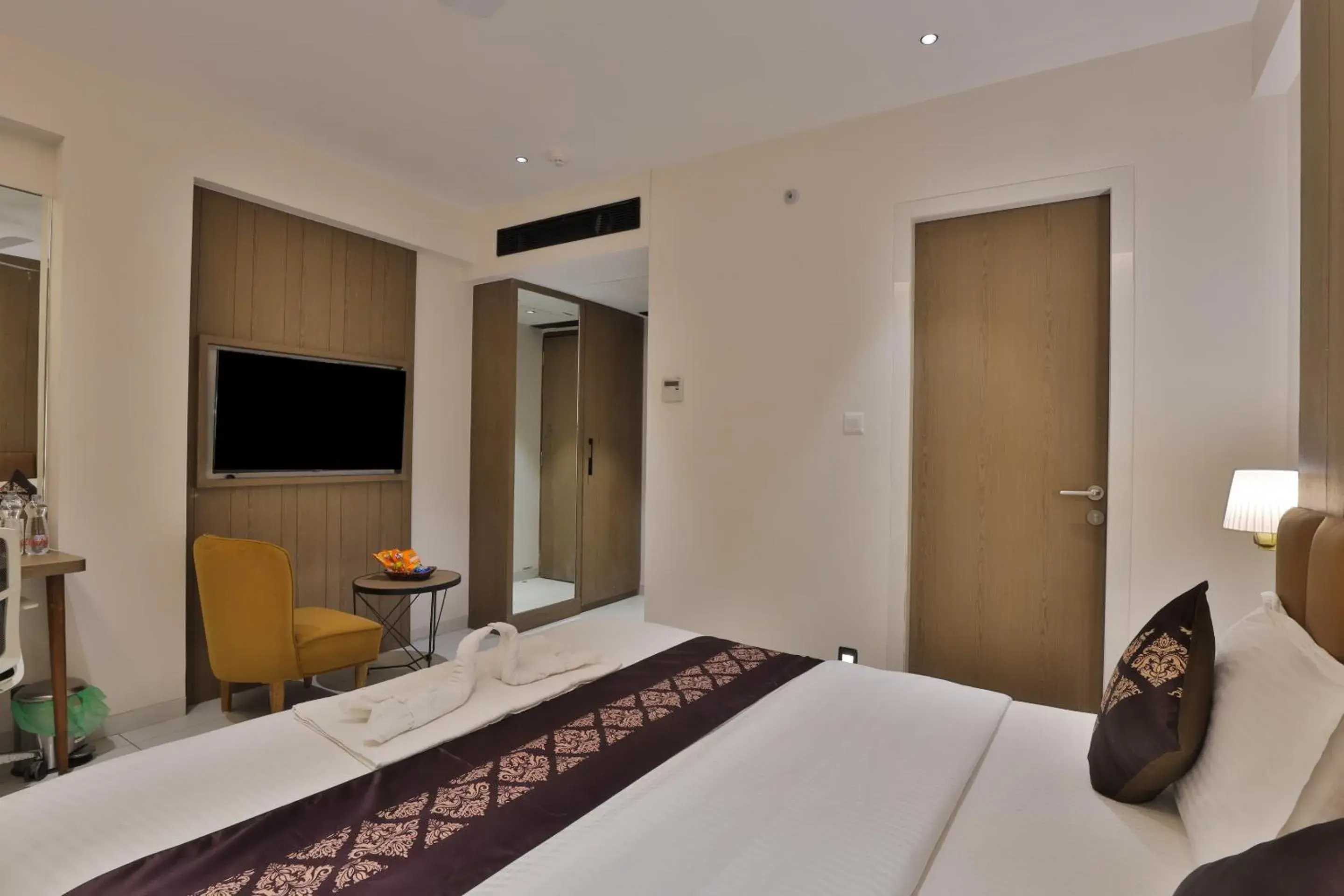 Communal lounge/ TV room, Bed in Hotel Bawa Inn Communal lounge/ TV room, Bed in Hotel Bawa Inn