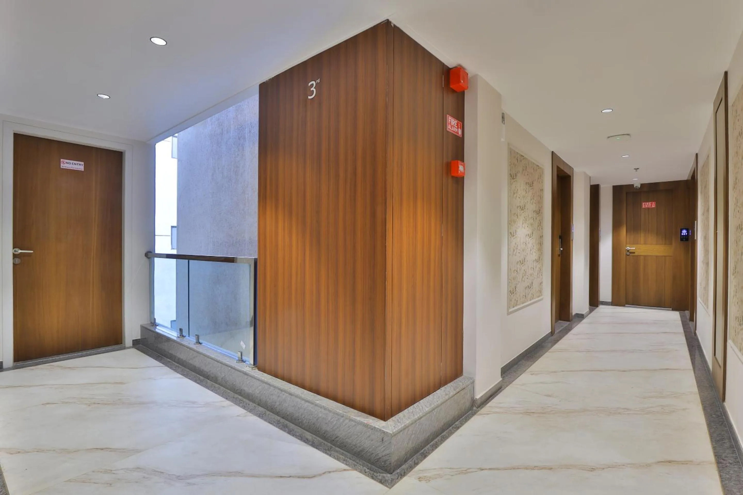 wardrobe in Hotel Bawa Inn