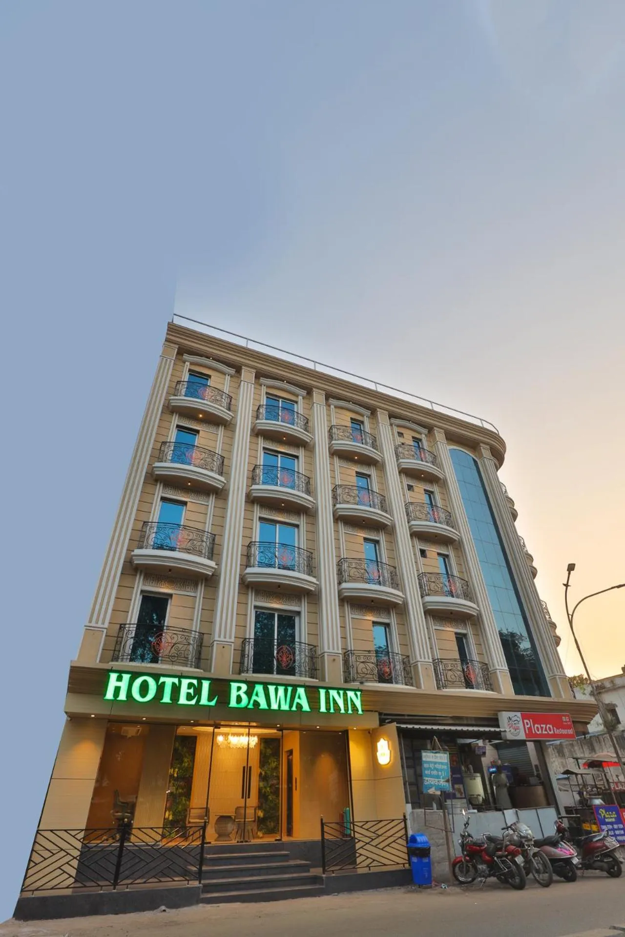 Property building in Hotel Bawa Inn