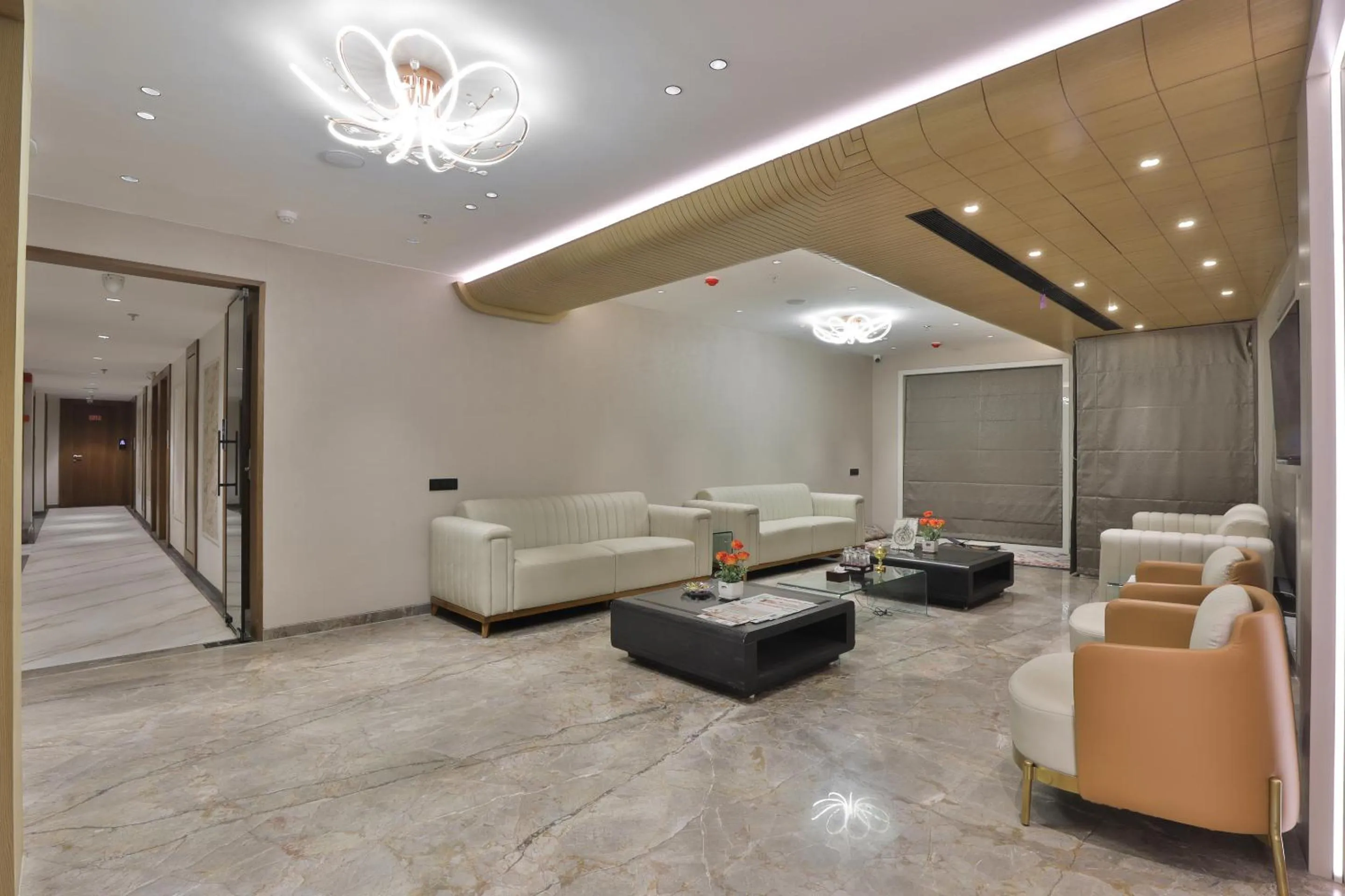 Communal lounge/ TV room in Hotel Bawa Inn