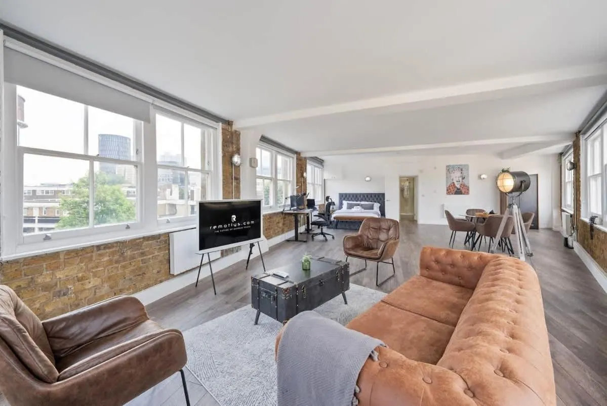 Large 1 bedroom studio in Old St