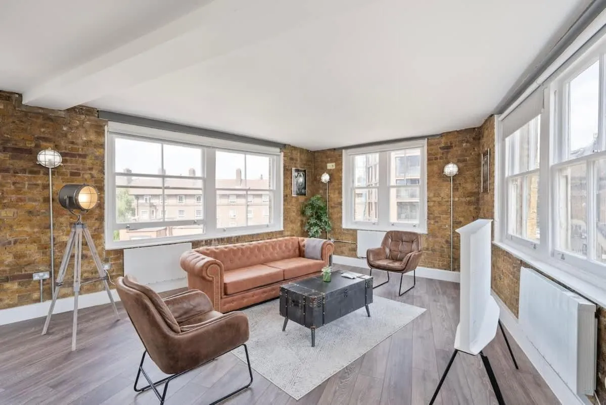 Large 1 bedroom studio in Old St