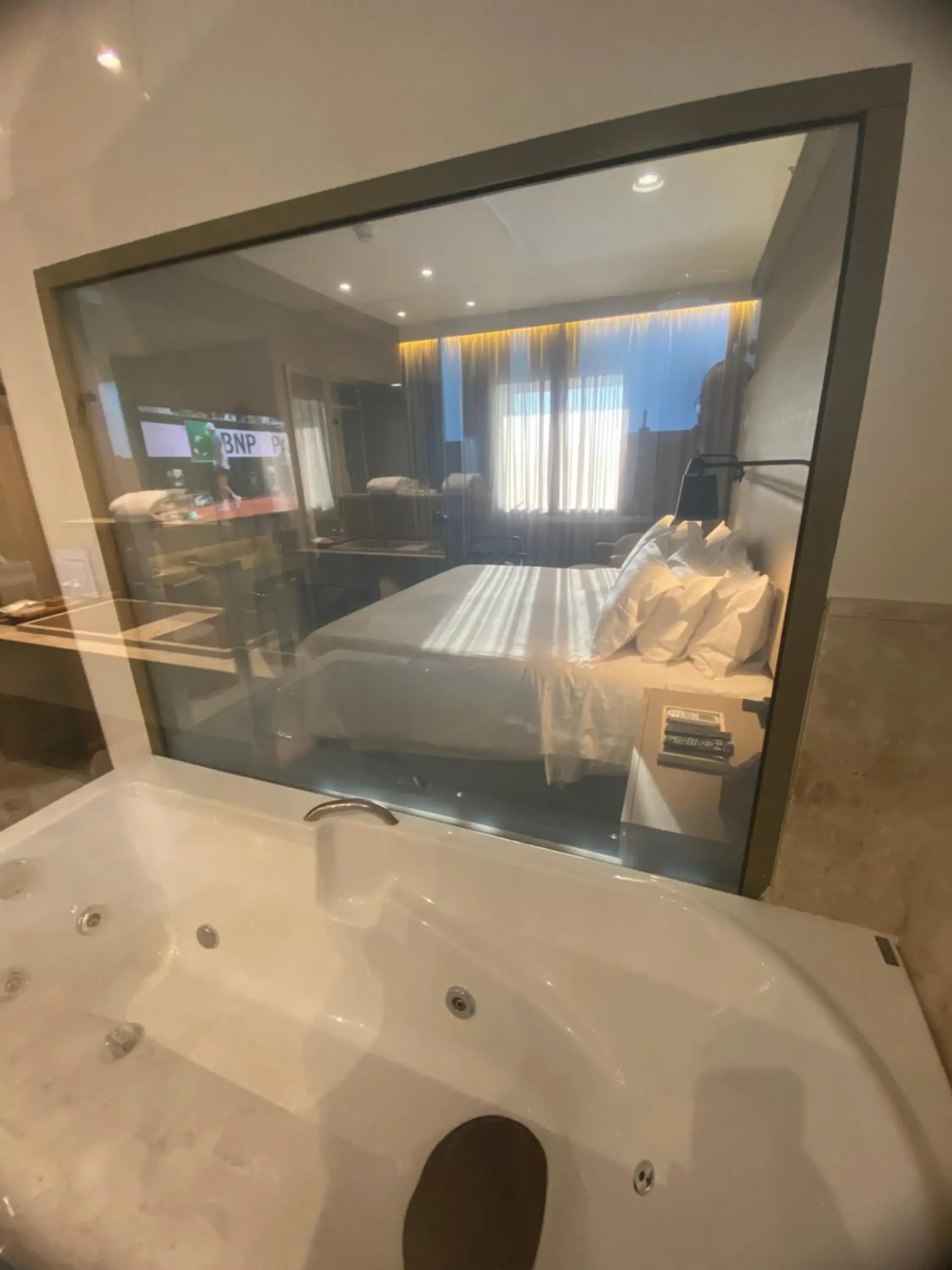 Hot Tub, Bed in Golden Tulip São José dos Campos Hot Tub, Bed in Golden Tulip São José dos Campos