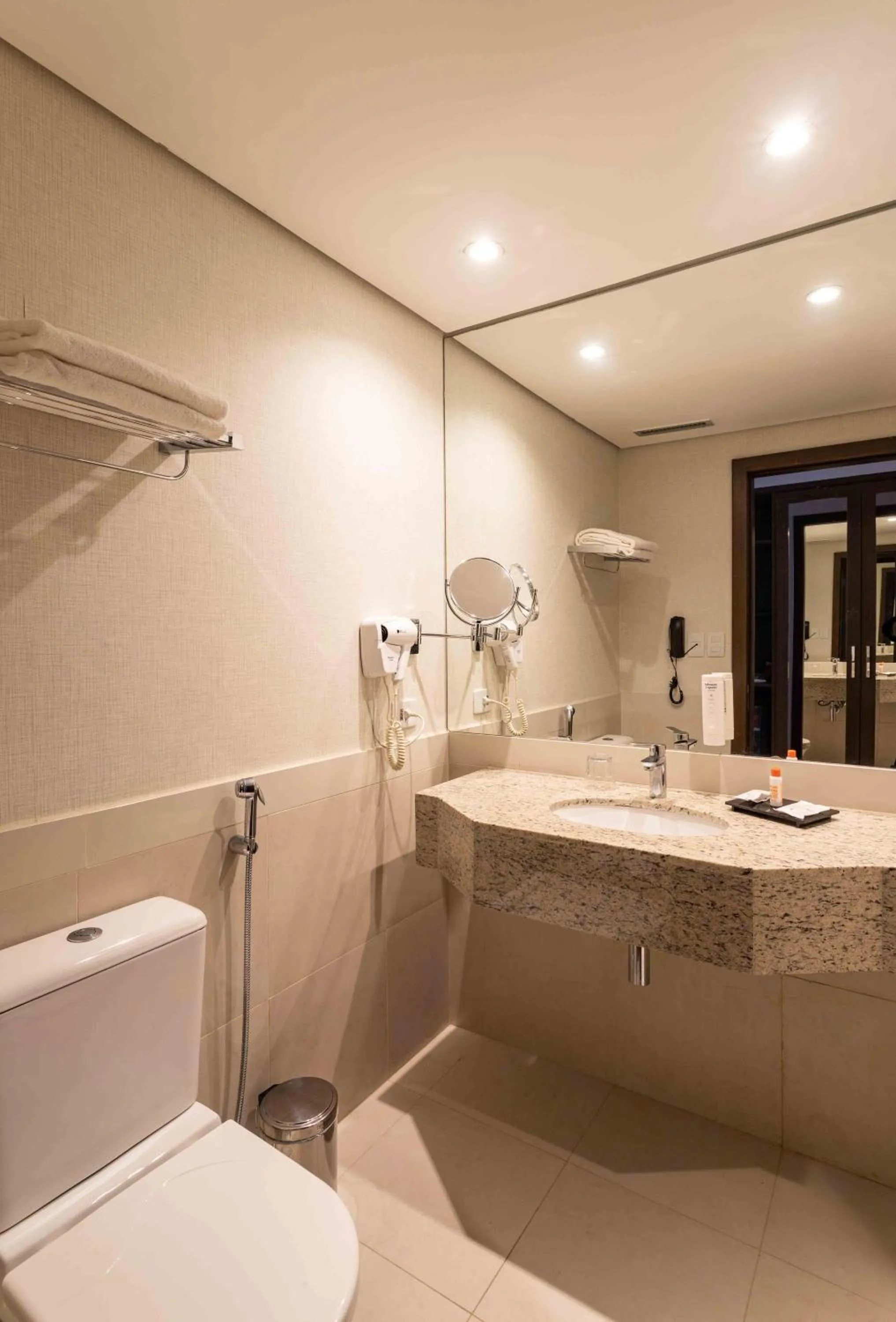 Bathroom in Golden Tulip São José dos Campos