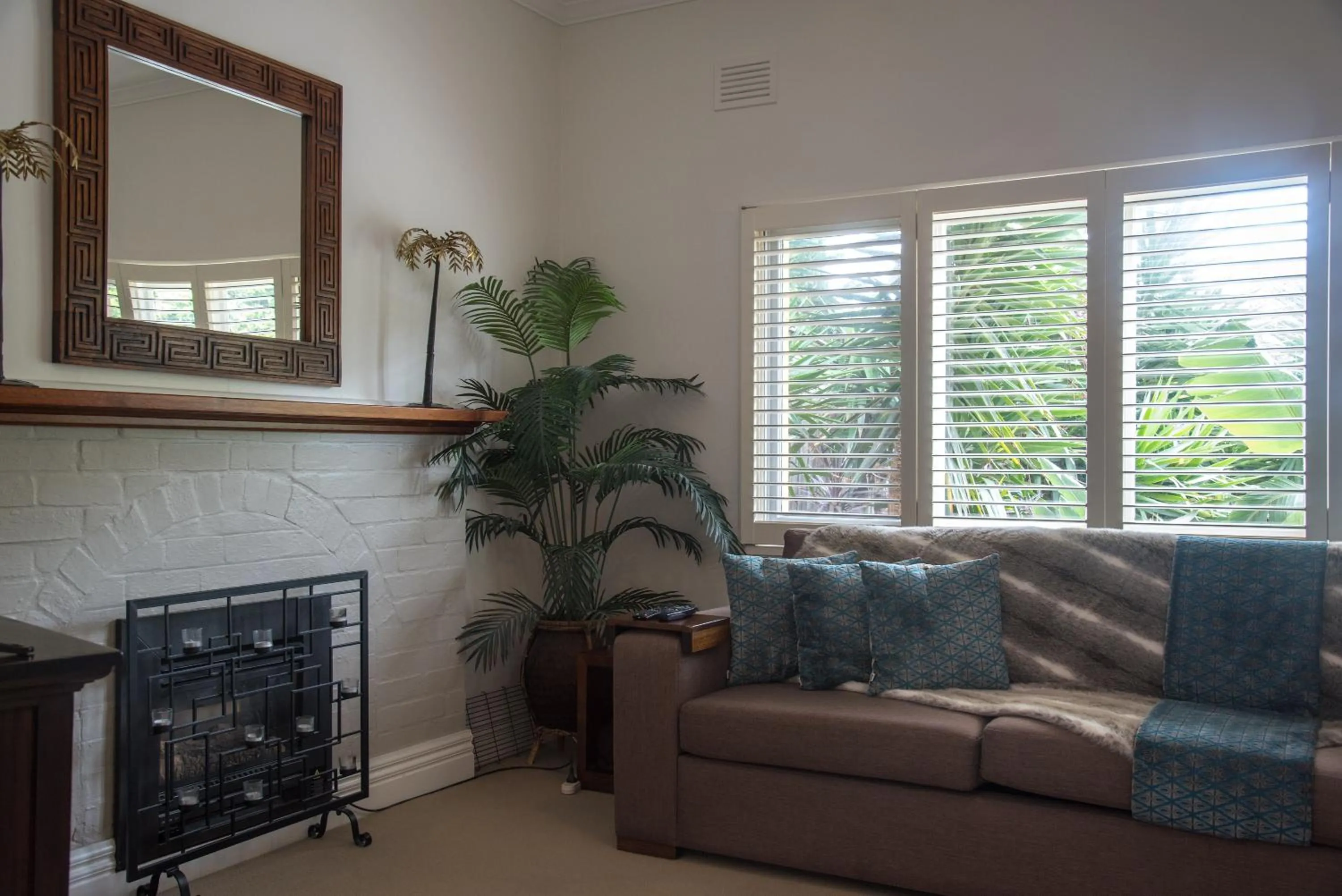 Living room in Plantation House at Whitecliffs Bed and Breakfast