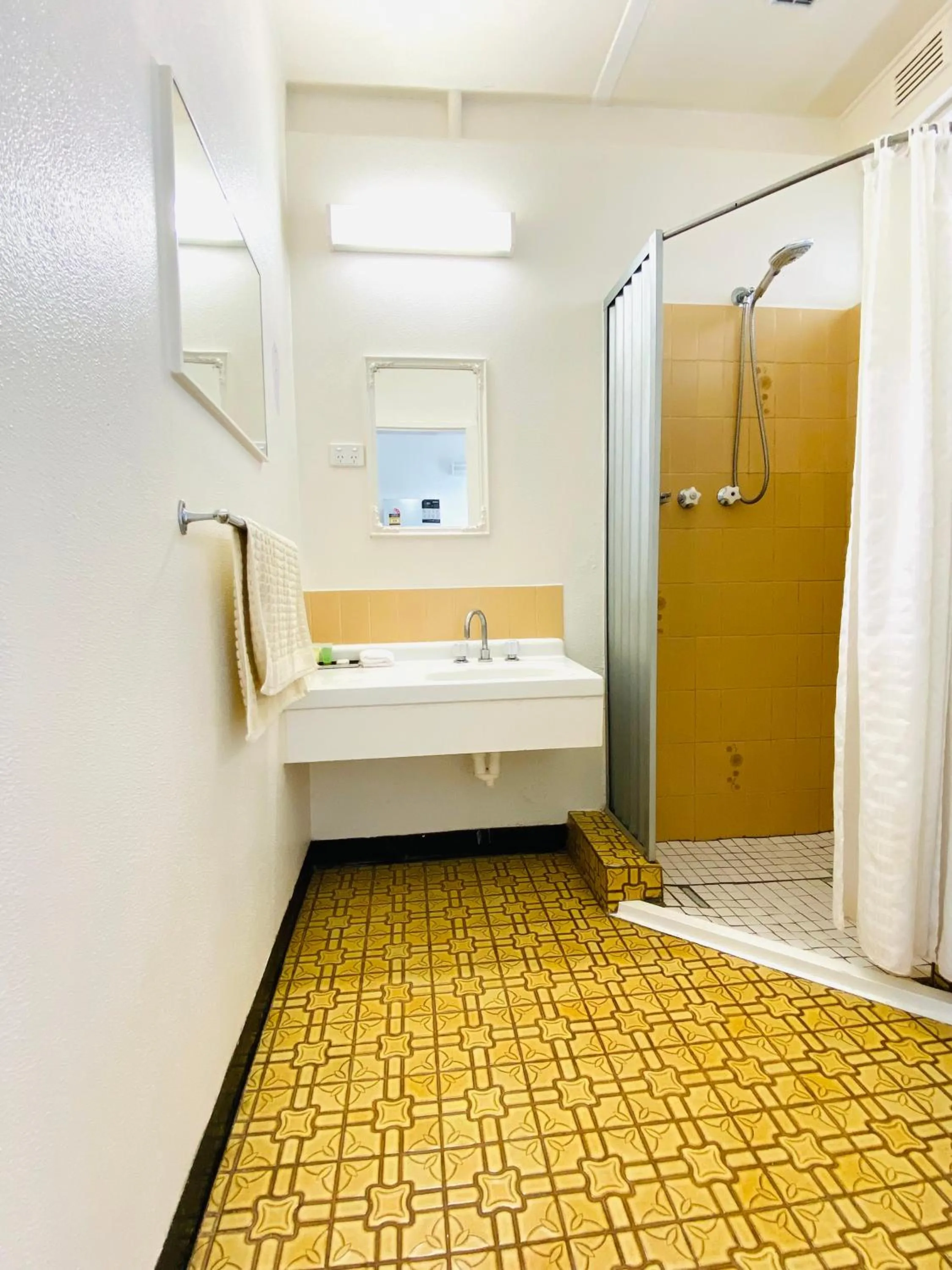 Bathroom in Mid Valley Motel