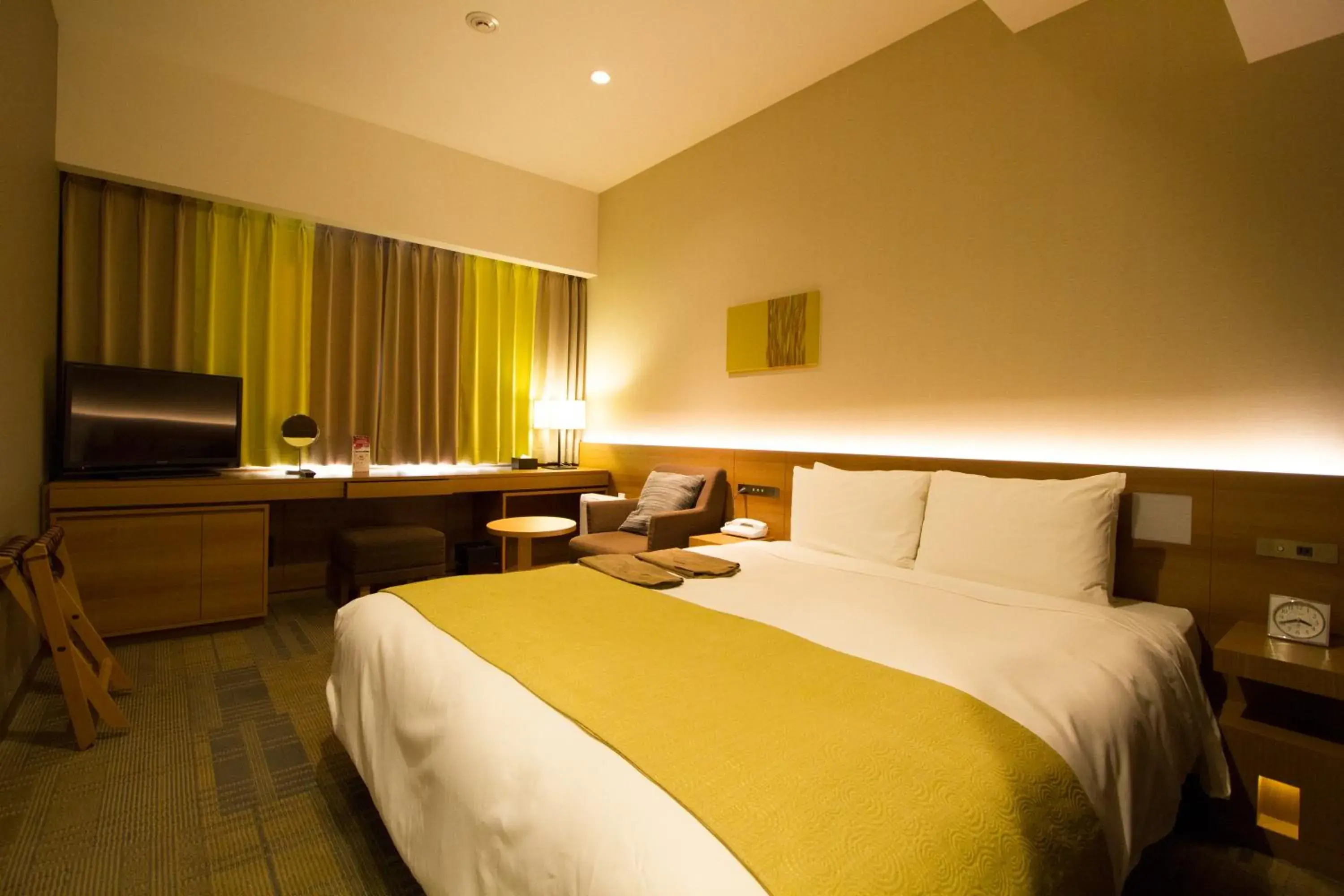 Bedroom, Bed in Hotel Sunroute Chiba Bedroom, Bed in Hotel Sunroute Chiba