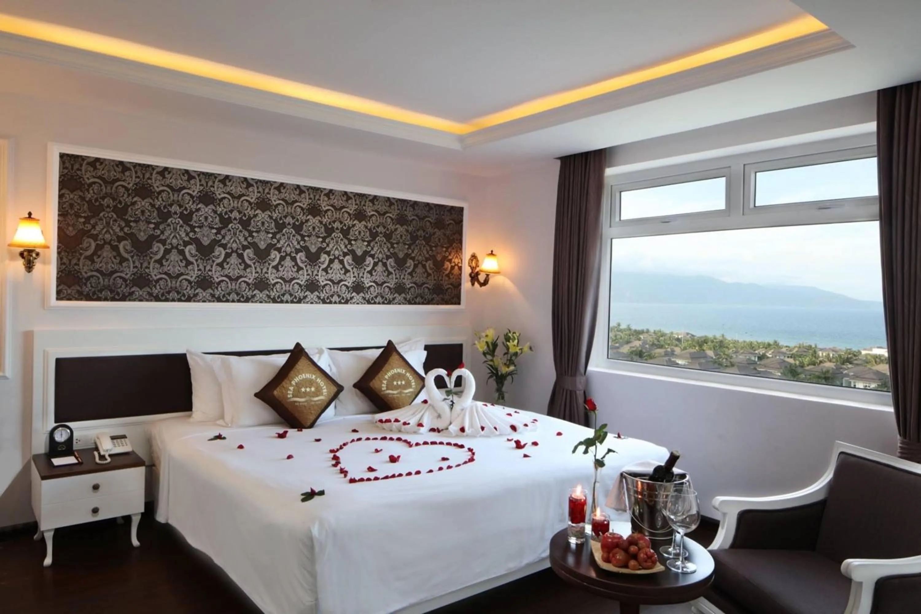 Mountain view, Bed in Sea Phoenix Hotel Da Nang