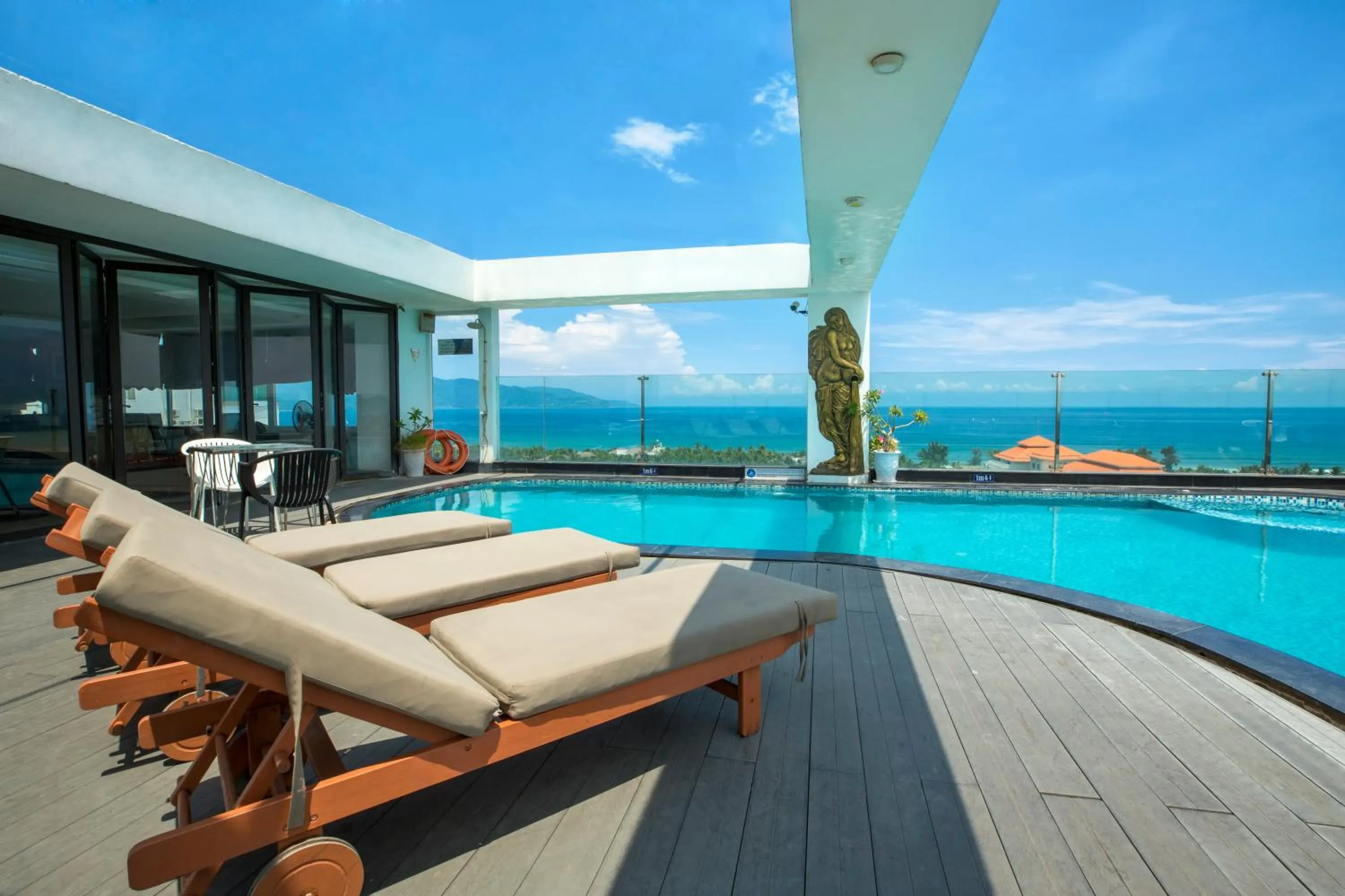 Swimming pool in Sea Phoenix Hotel Da Nang