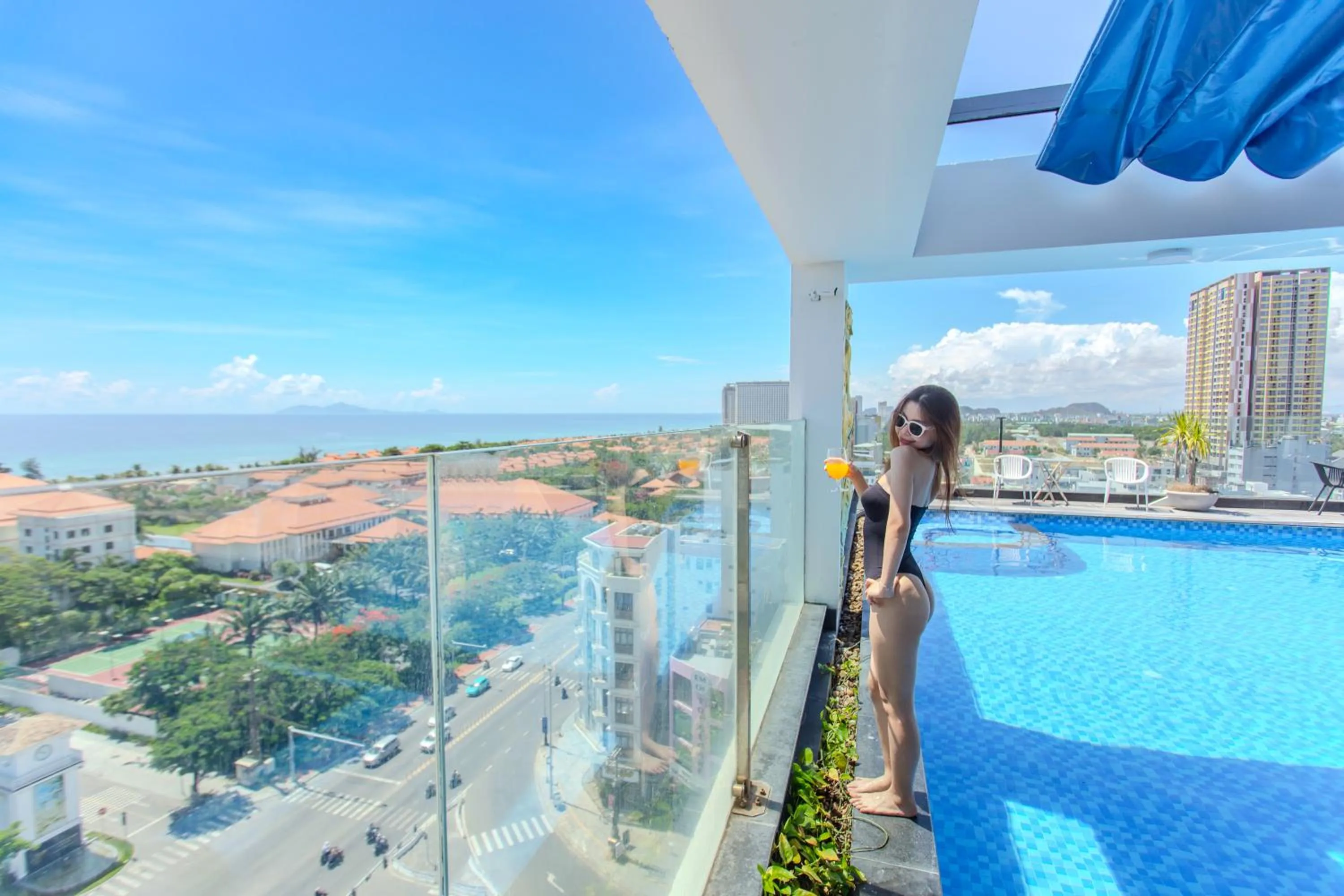 Swimming pool in Sea Phoenix Hotel Da Nang