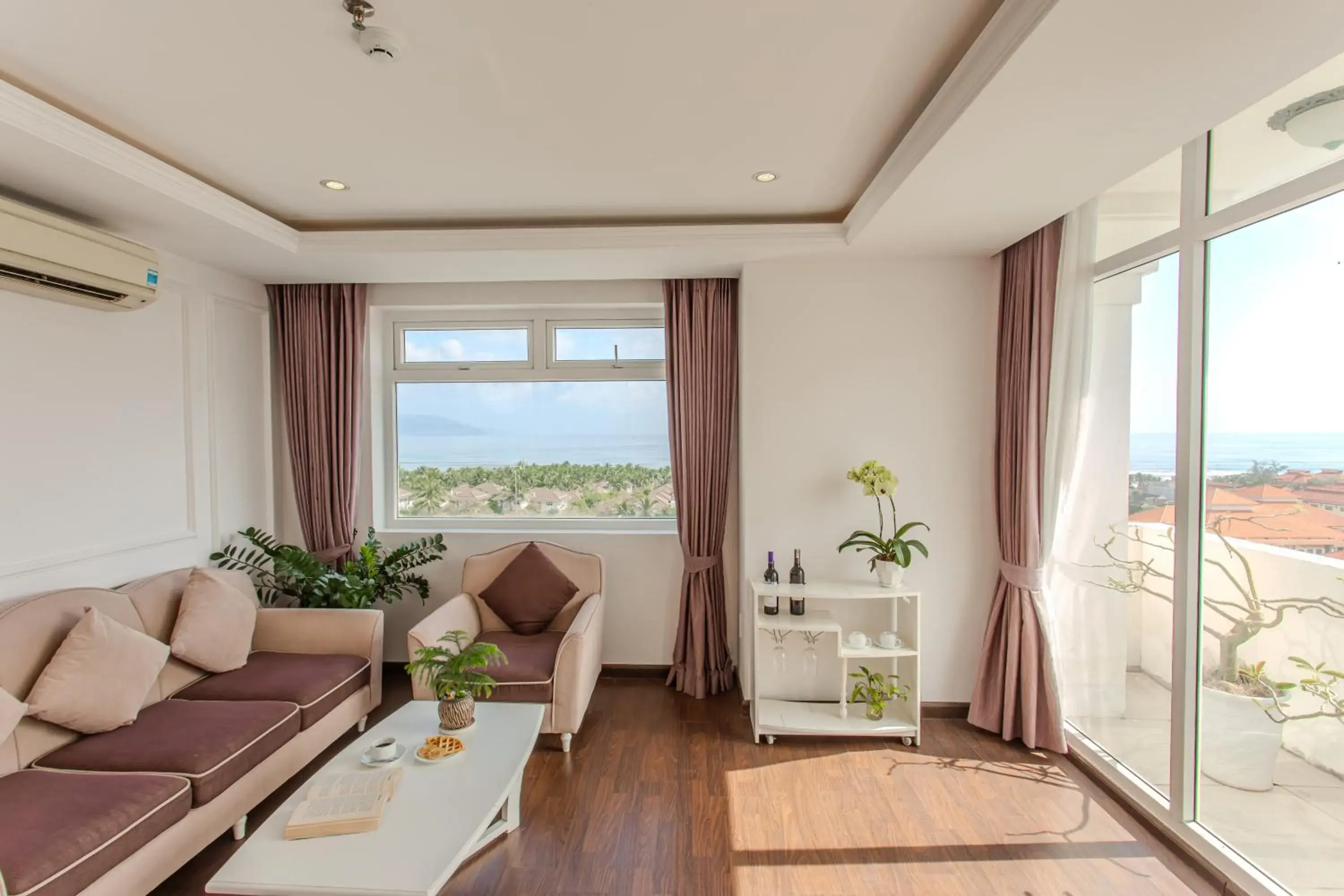 Living room in Sea Phoenix Hotel Da Nang Living room in Sea Phoenix Hotel Da Nang