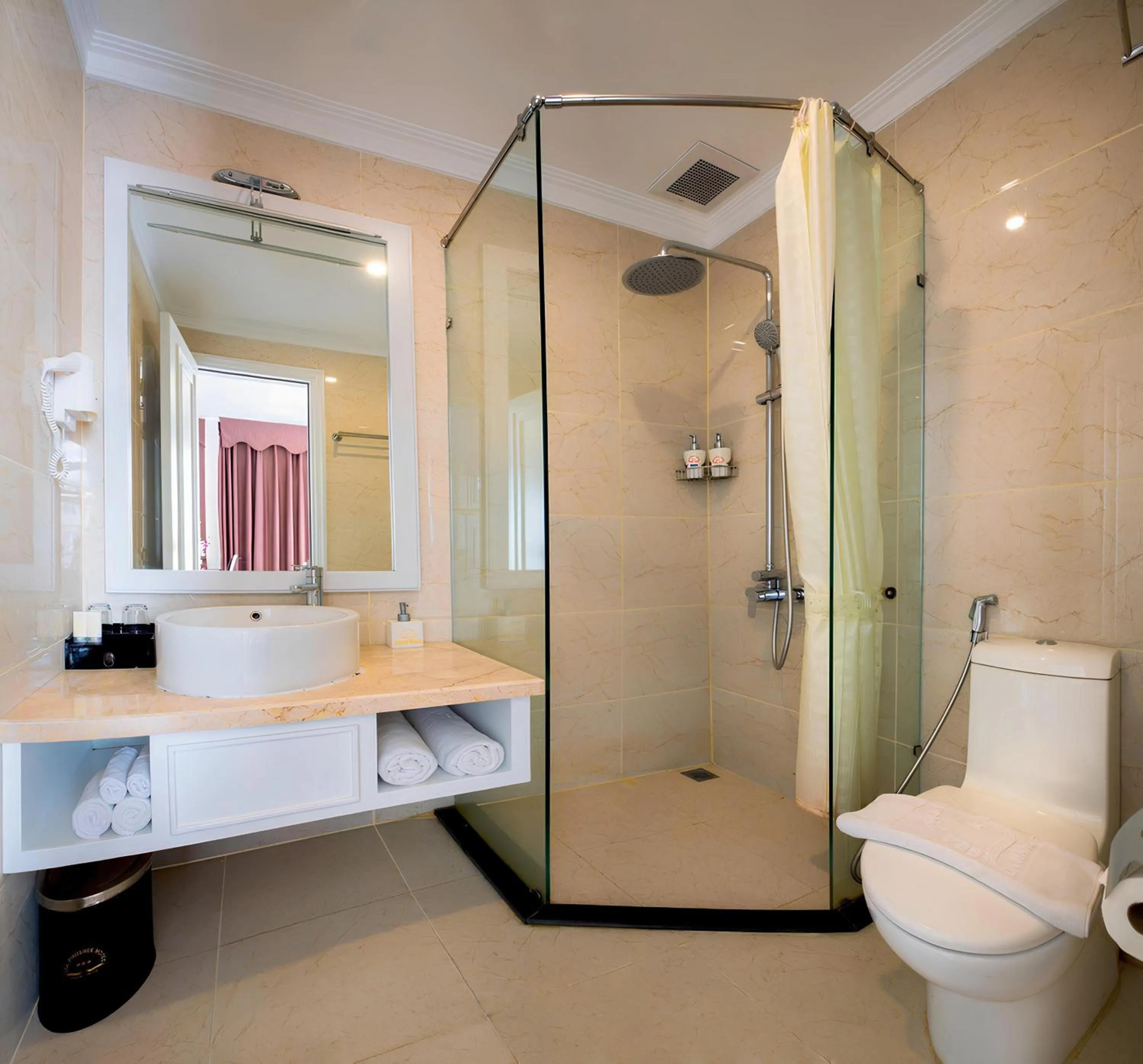 Bathroom in Sea Phoenix Hotel Da Nang