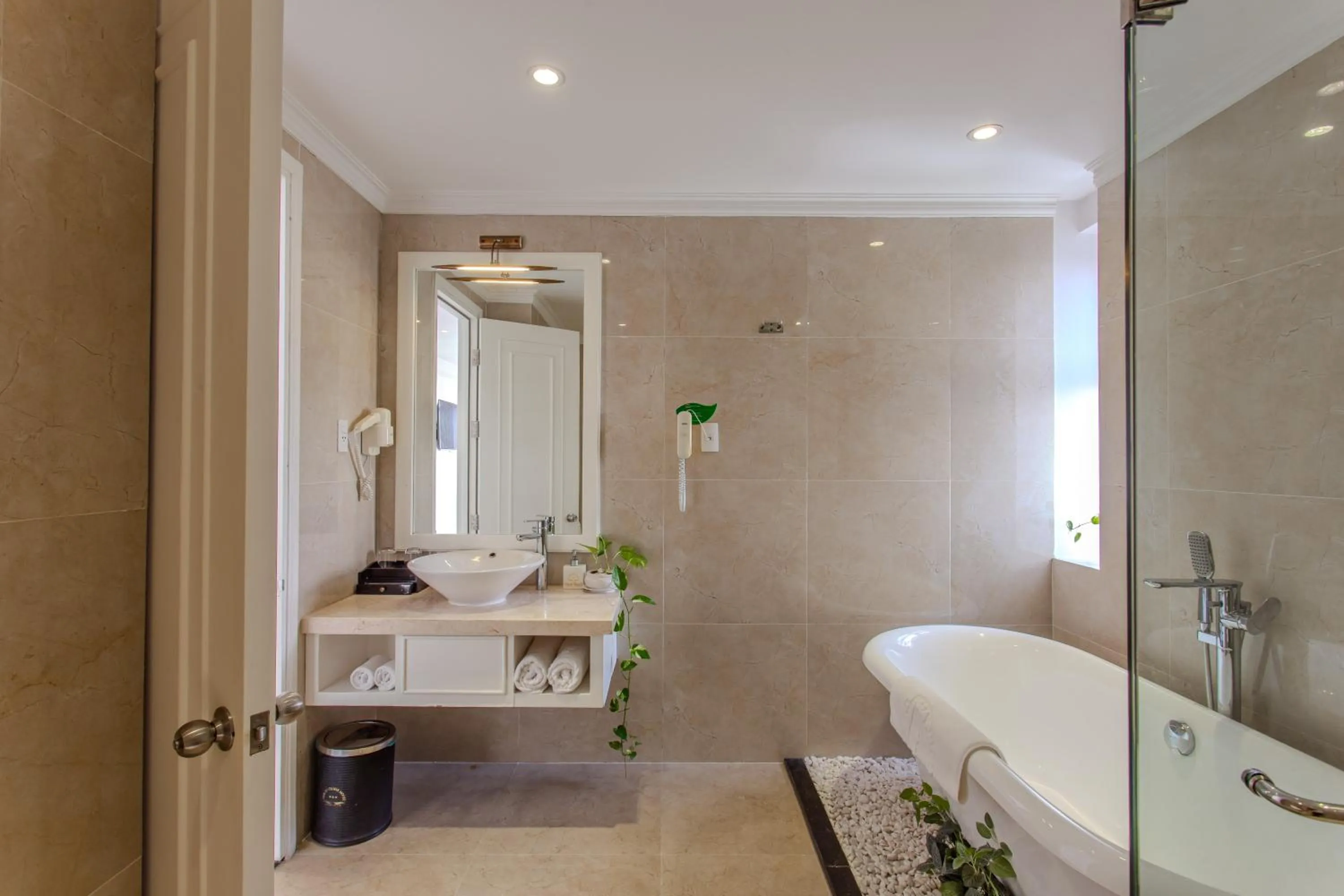 Bathroom in Sea Phoenix Hotel Da Nang