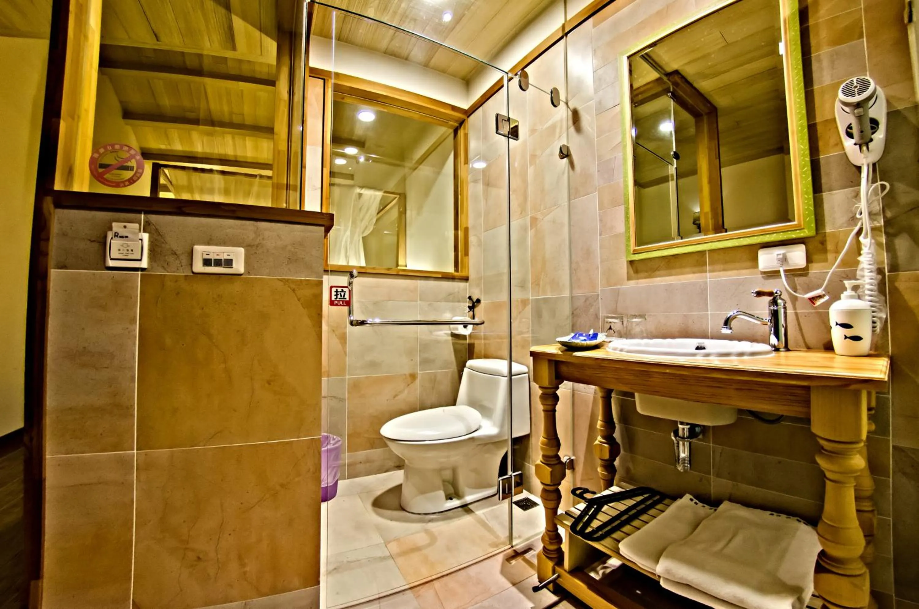 Toilet in Sasa Nor Lamour B&B