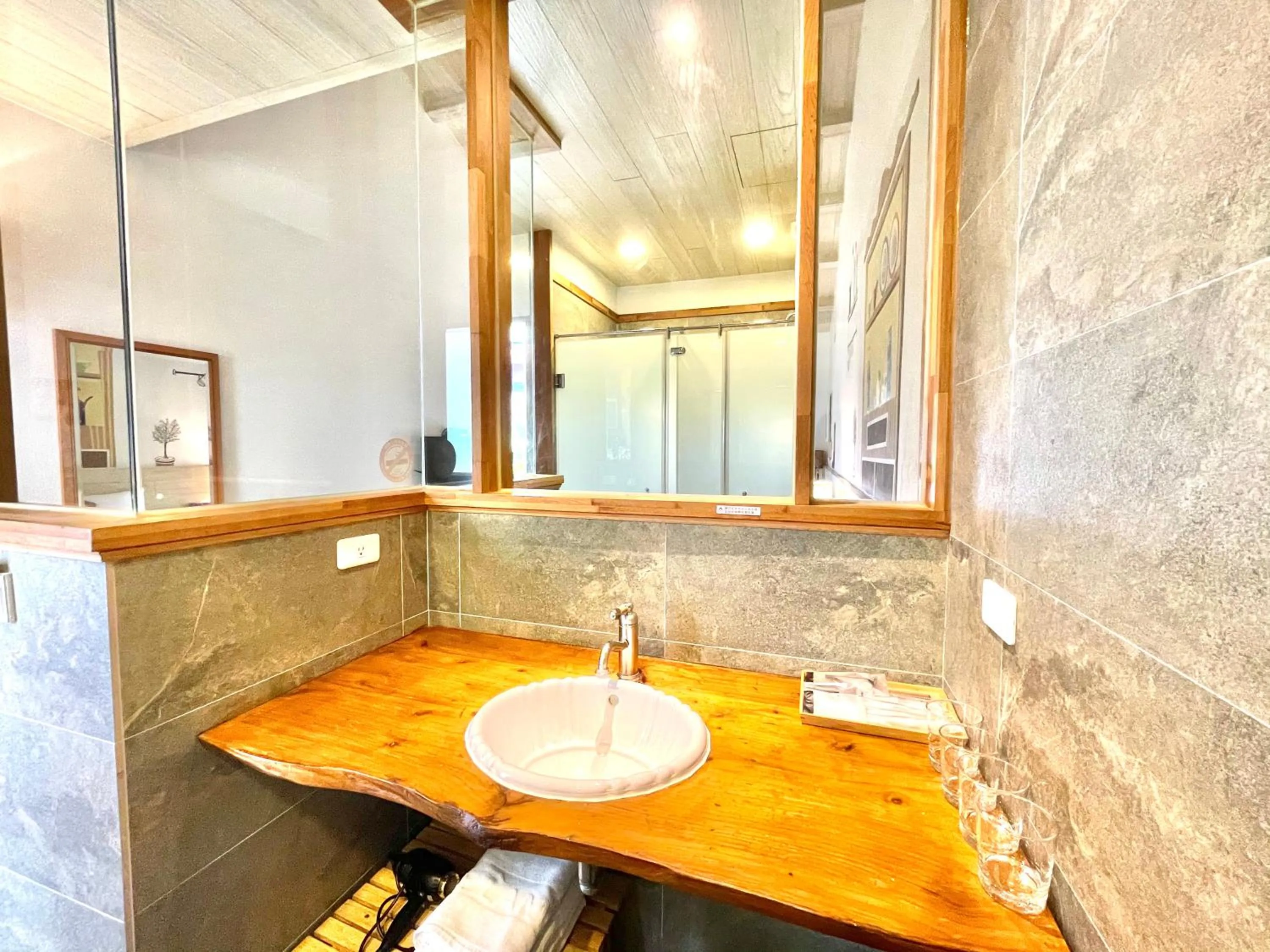 Bathroom in Sasa Nor Lamour B&B