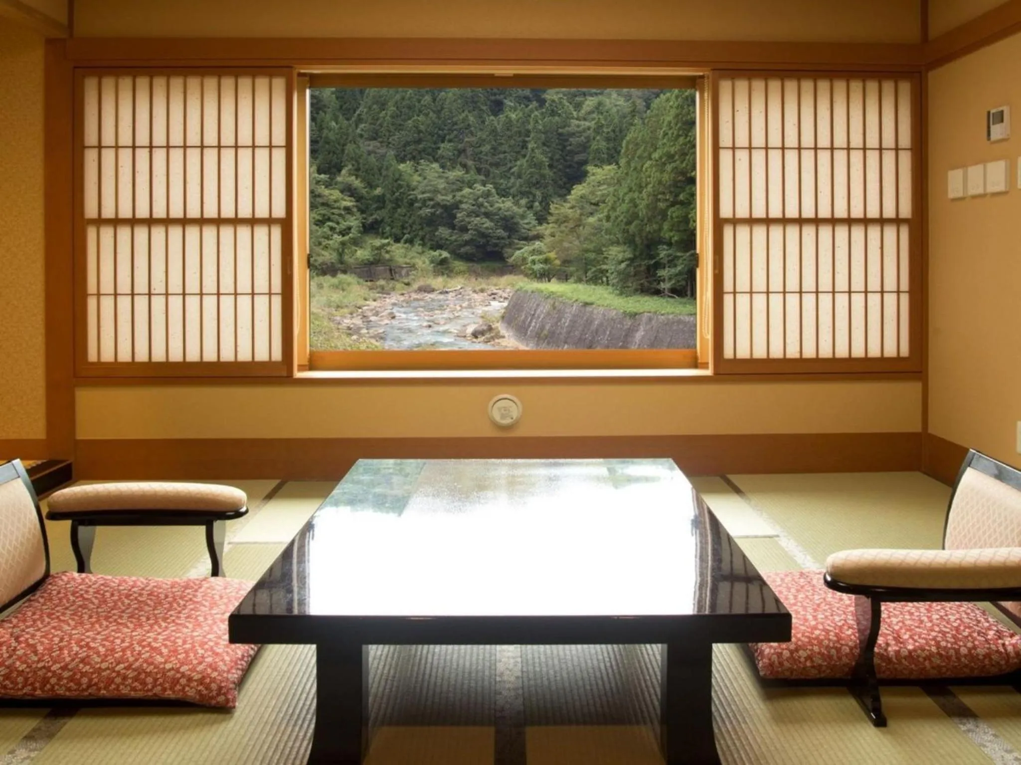 Photo of the whole room in Harumiya Ryokan