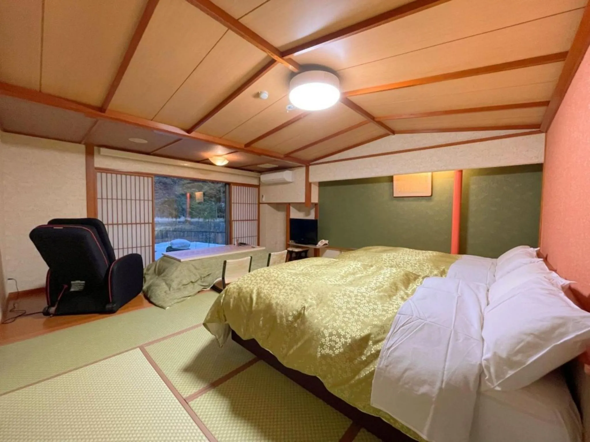 Photo of the whole room in Harumiya Ryokan