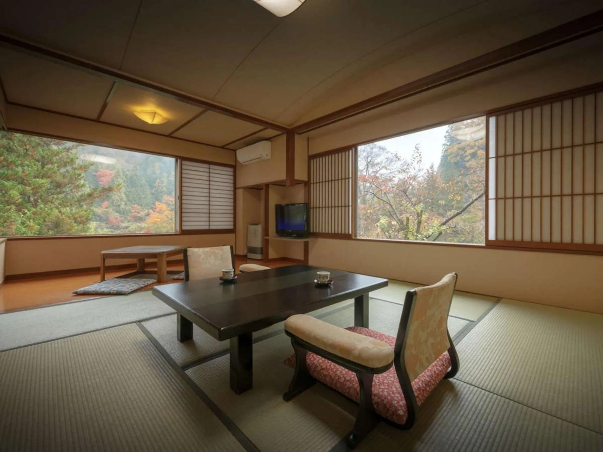 Photo of the whole room in Harumiya Ryokan