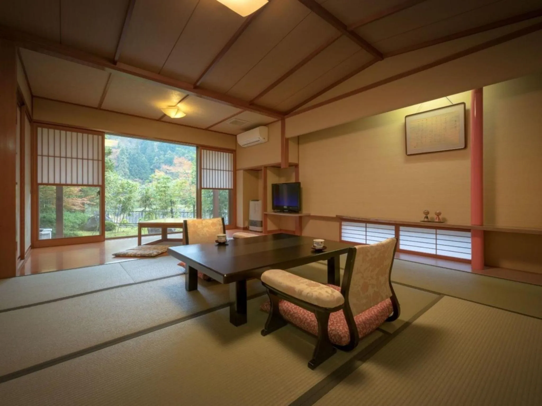 Photo of the whole room in Harumiya Ryokan