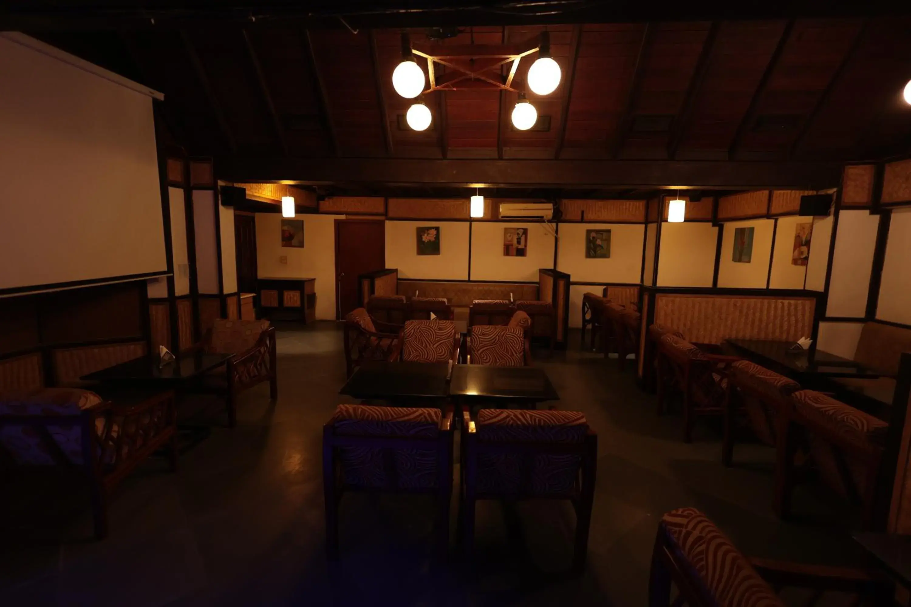 Restaurant/places to eat in Cenneys Gateway - Pride of Salem Restaurant/places to eat in Cenneys Gateway - Pride of Salem